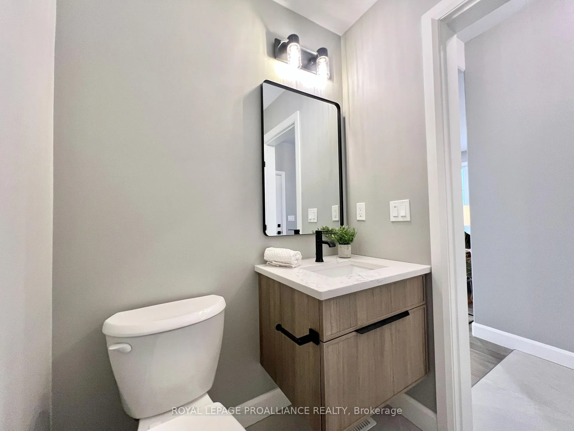 Photo 13 of 21 Horton Court, Belleville, Belleville Ward — HOMEH