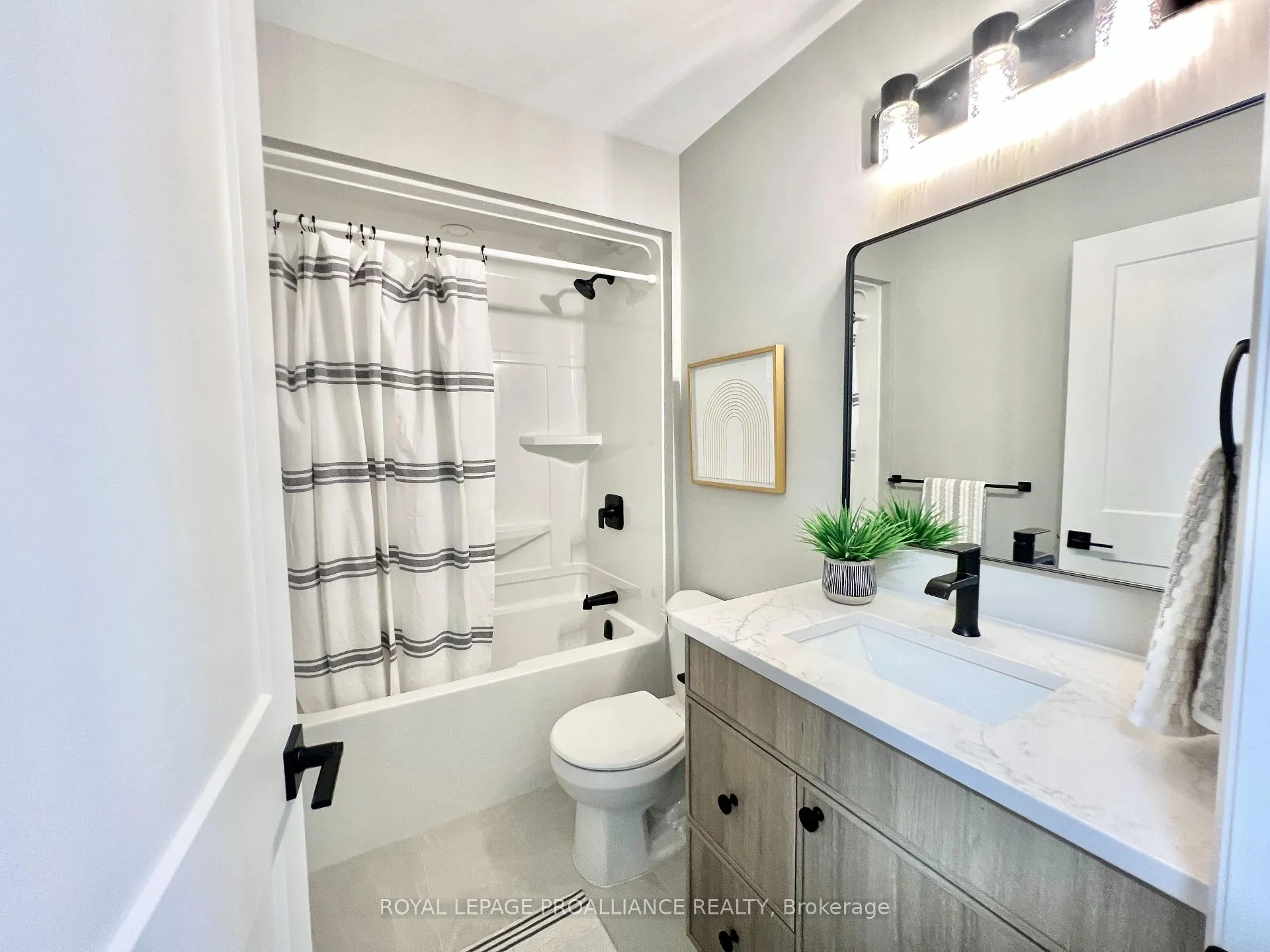 Photo 23 of 21 Horton Court, Belleville, Belleville Ward — HOMEH