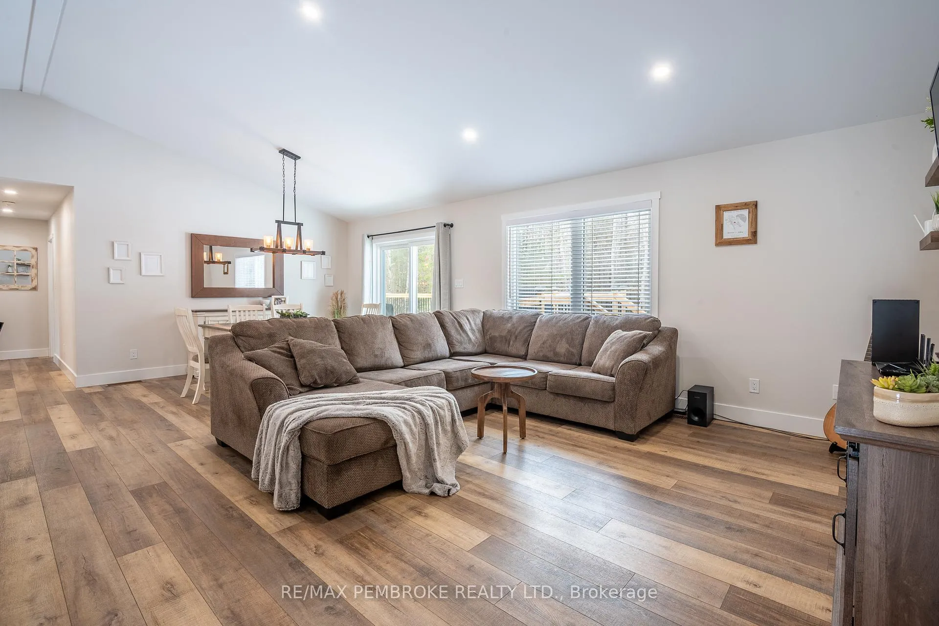 Photo 15 of 13 Rantz Road, Petawawa — HOMEH