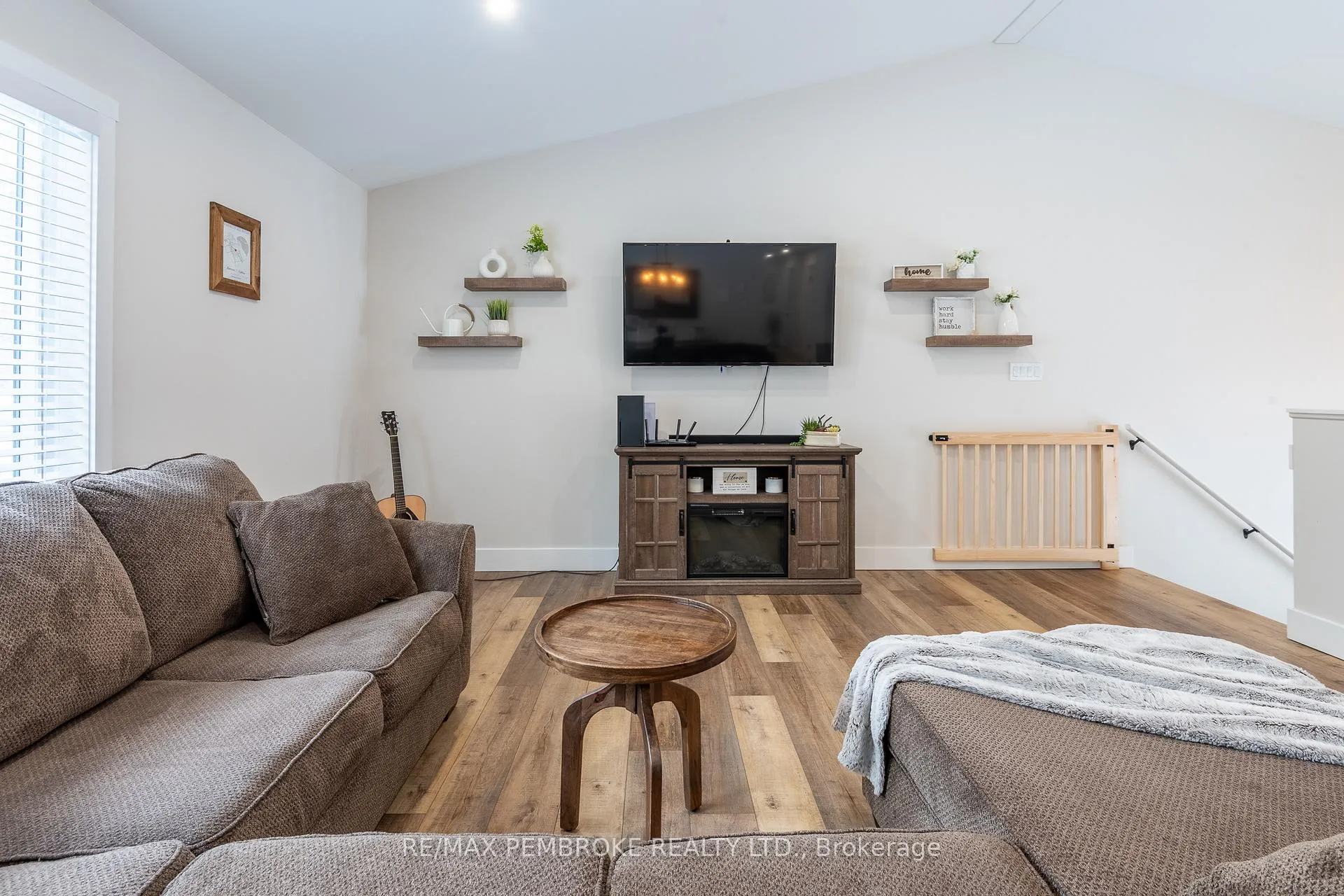 Photo 17 of 13 Rantz Road, Petawawa — HOMEH