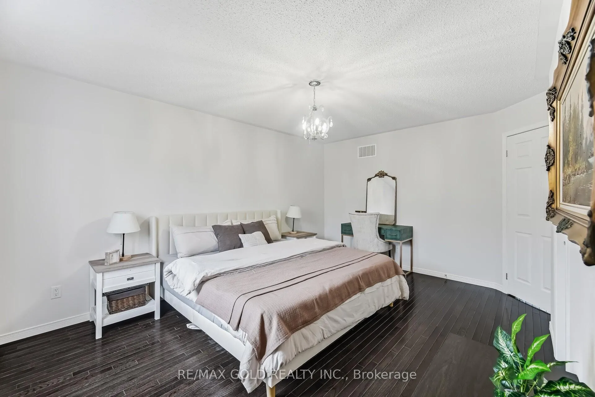 Photo 8 of 57 Utopia Way, Brampton, Bram East — HOMEH