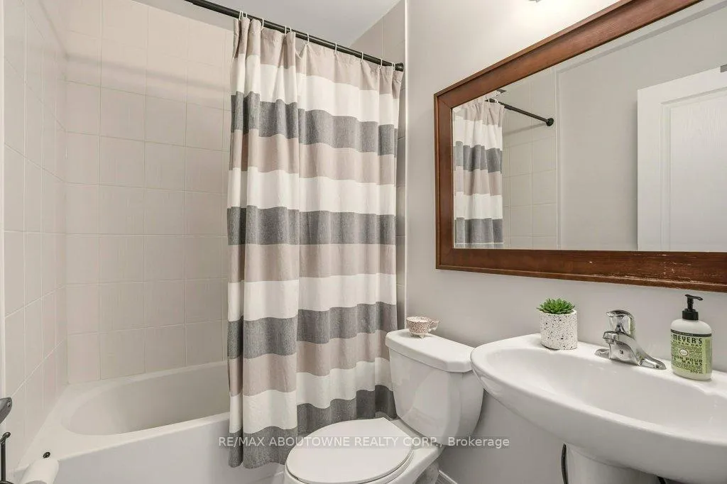 Photo 10 of 4174 Galileo Common, Burlington, Shoreacres — HOMEH