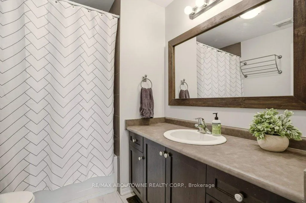 Photo 16 of 4174 Galileo Common, Burlington, Shoreacres — HOMEH