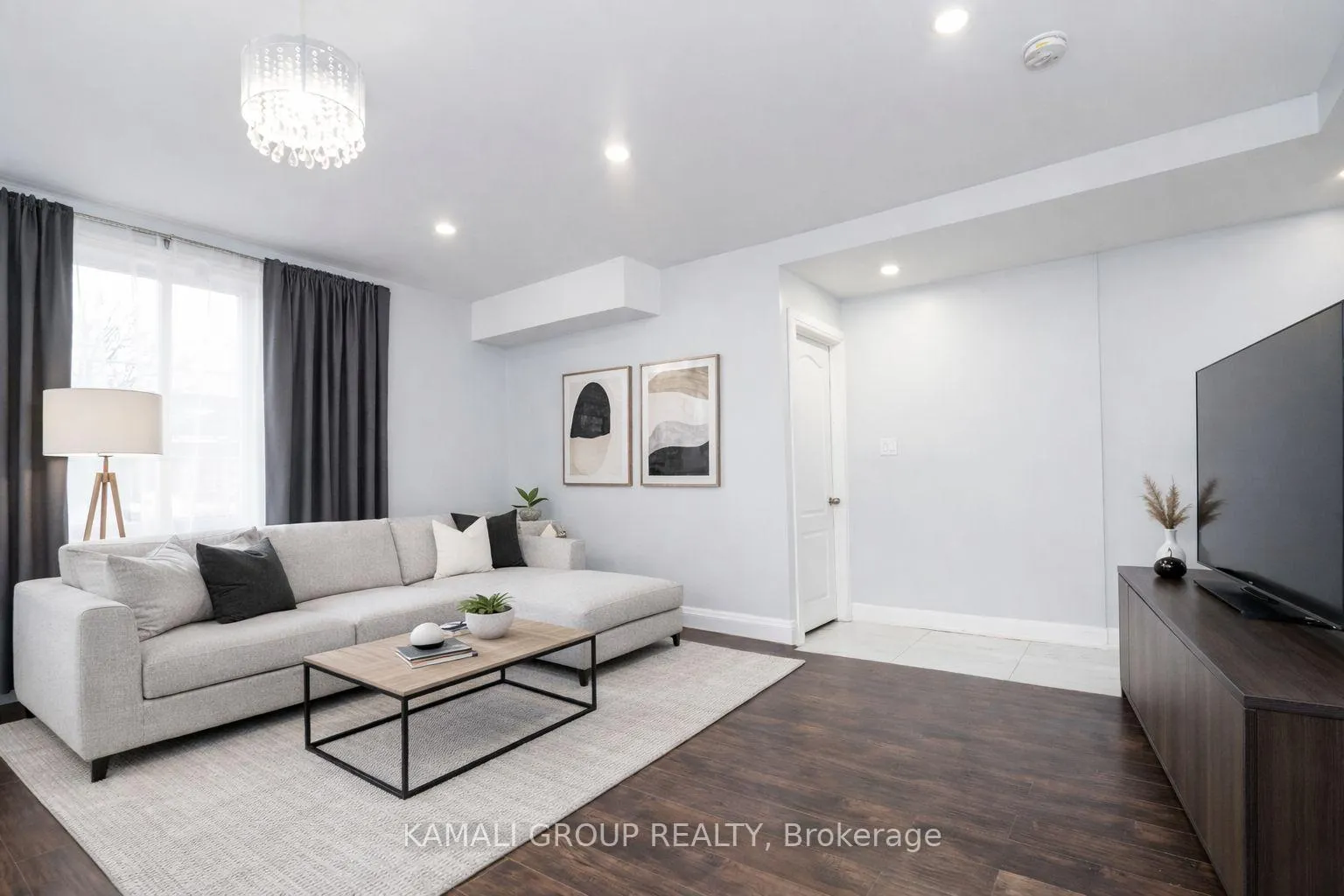 Front of Unit Unit 1, 449 Kenilworth Avenue N