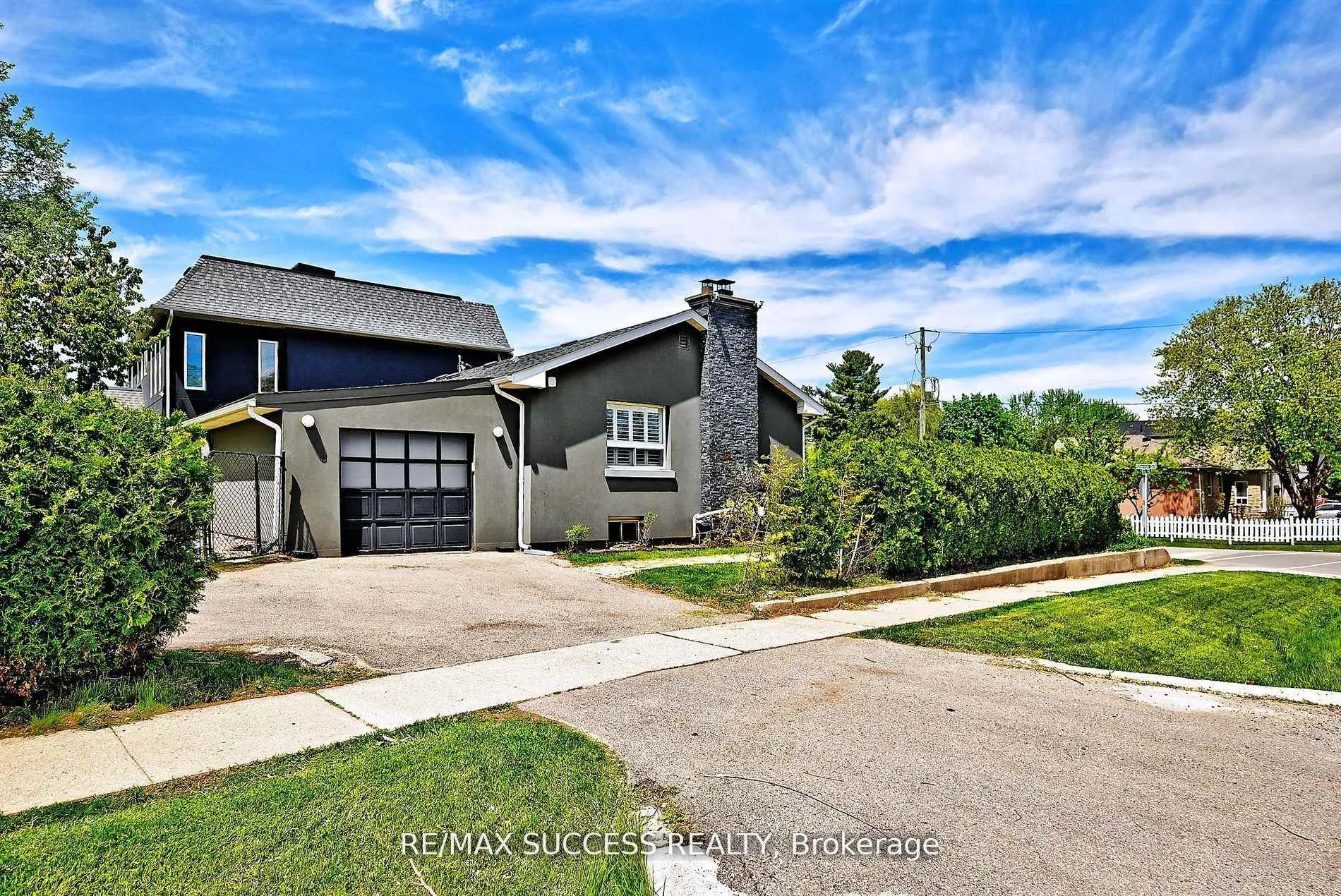 Photo 4 of 492 Sherin Drive, Oakville, West — HOMEH