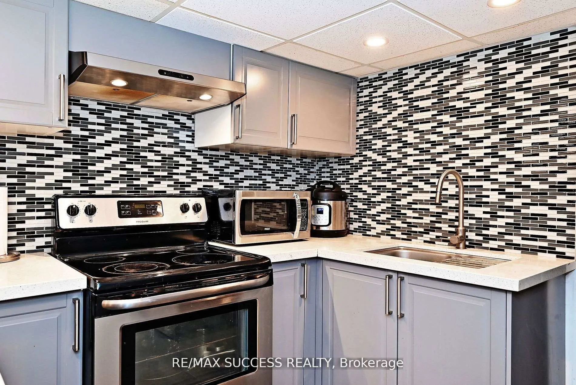 Photo 36 of 492 Sherin Drive, Oakville, West — HOMEH