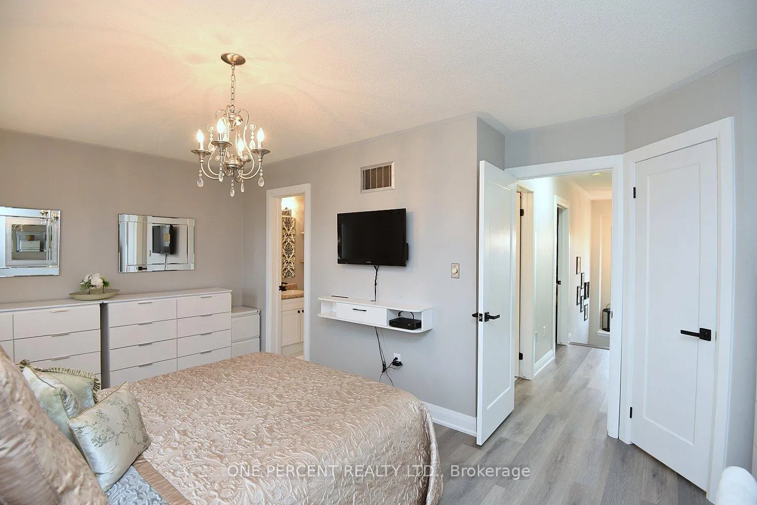Photo 21 of 13 Emick Drive, Hamilton, Meadowlands — HOMEH
