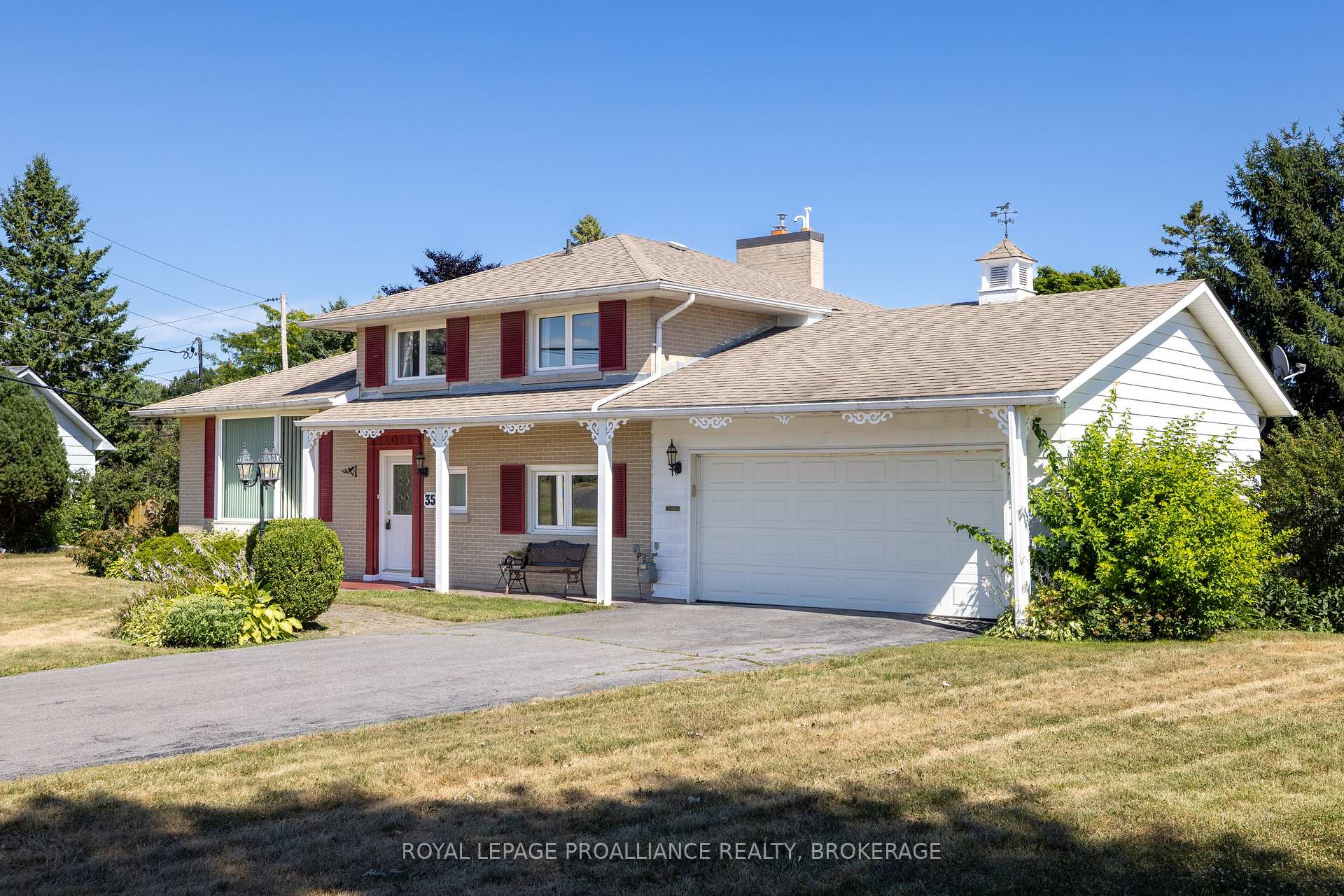 Photo 3 of 35 Manitou Crescent E, Loyalist, Amherstview — HOMEH