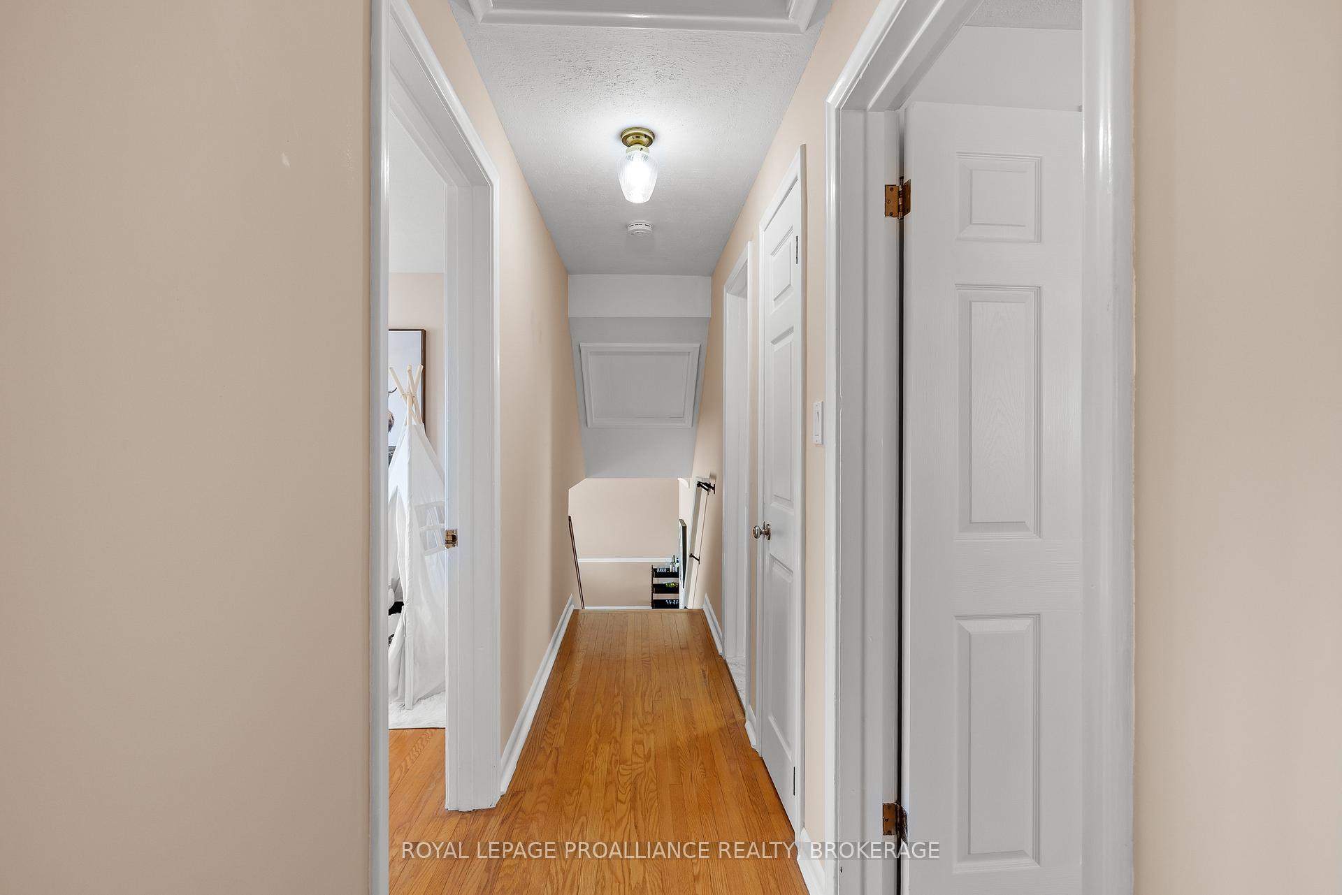 Photo 23 of 35 Manitou Crescent E, Loyalist, Amherstview — HOMEH