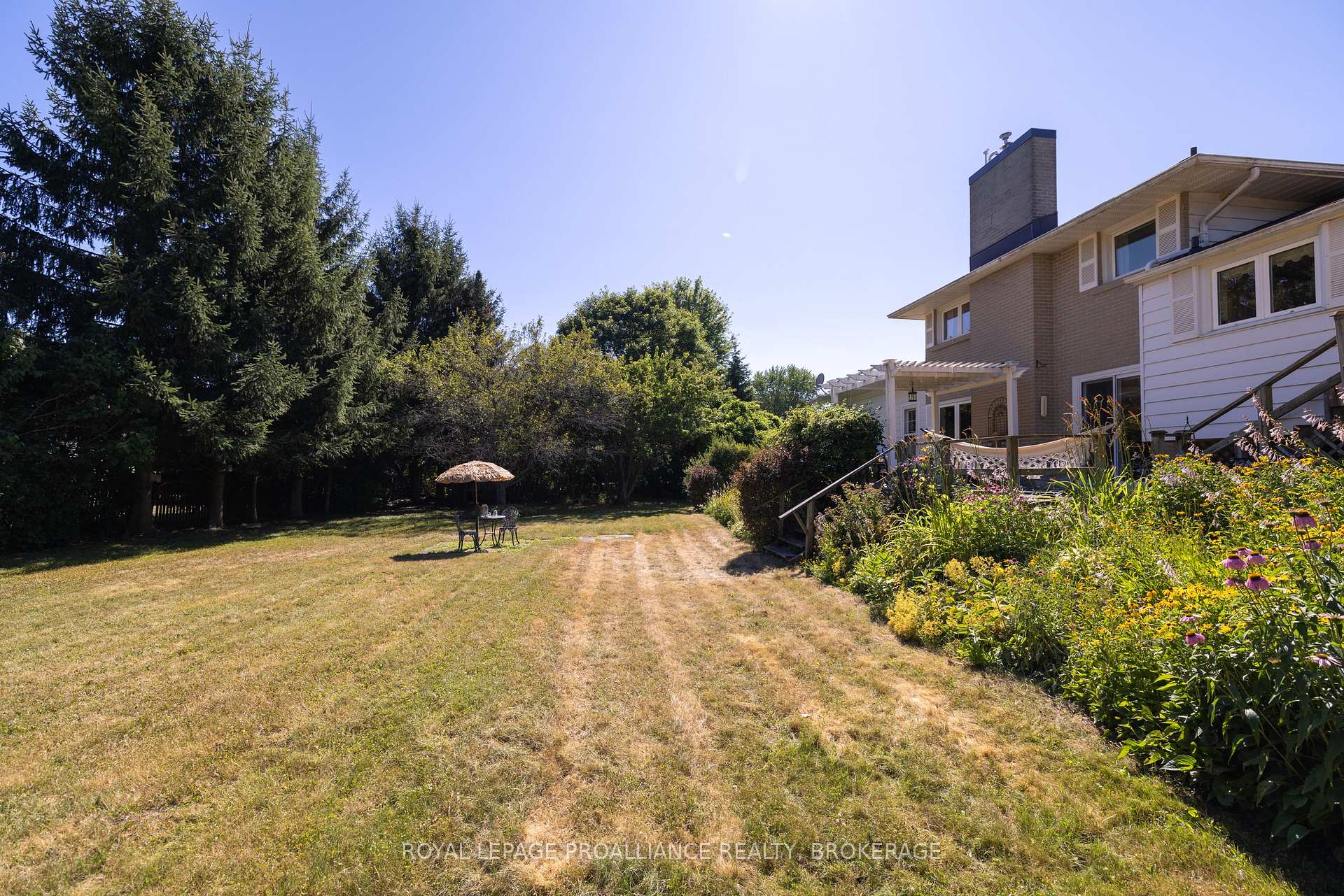 Photo 33 of 35 Manitou Crescent E, Loyalist, Amherstview — HOMEH