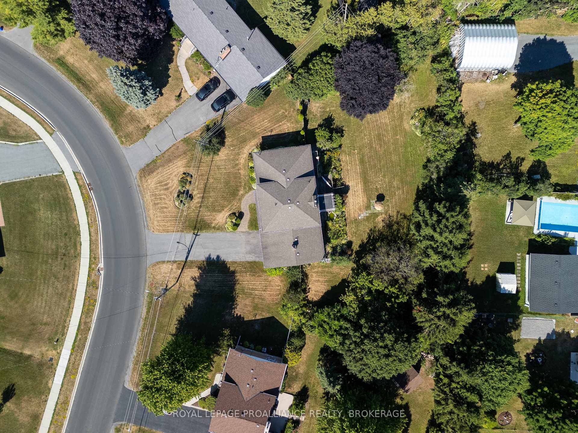 Photo 43 of 35 Manitou Crescent E, Loyalist, Amherstview — HOMEH