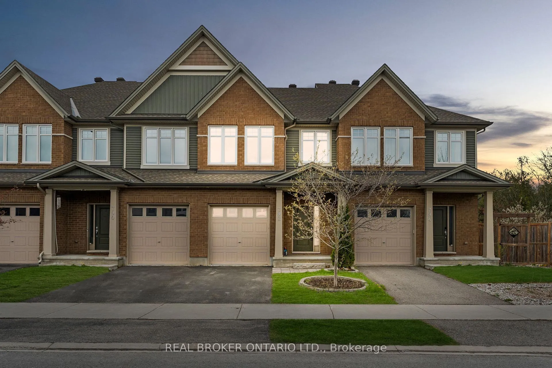 Photo 2 of 792 Cedar Creek Drive, Ottawa, Blossom Park/Kemp Park/Findlay Creek — HOMEH