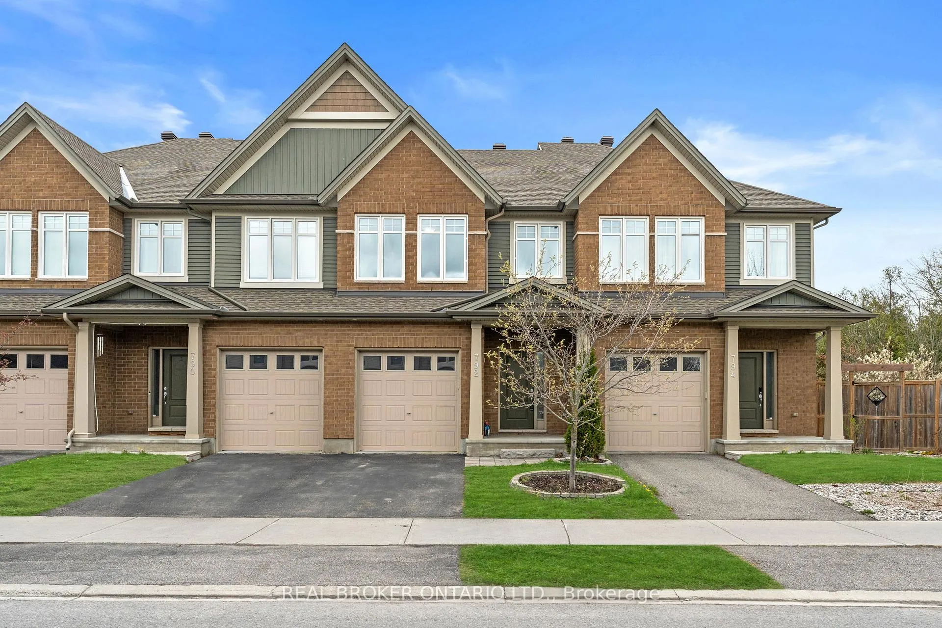 Photo 3 of 792 Cedar Creek Drive, Ottawa, Blossom Park/Kemp Park/Findlay Creek — HOMEH
