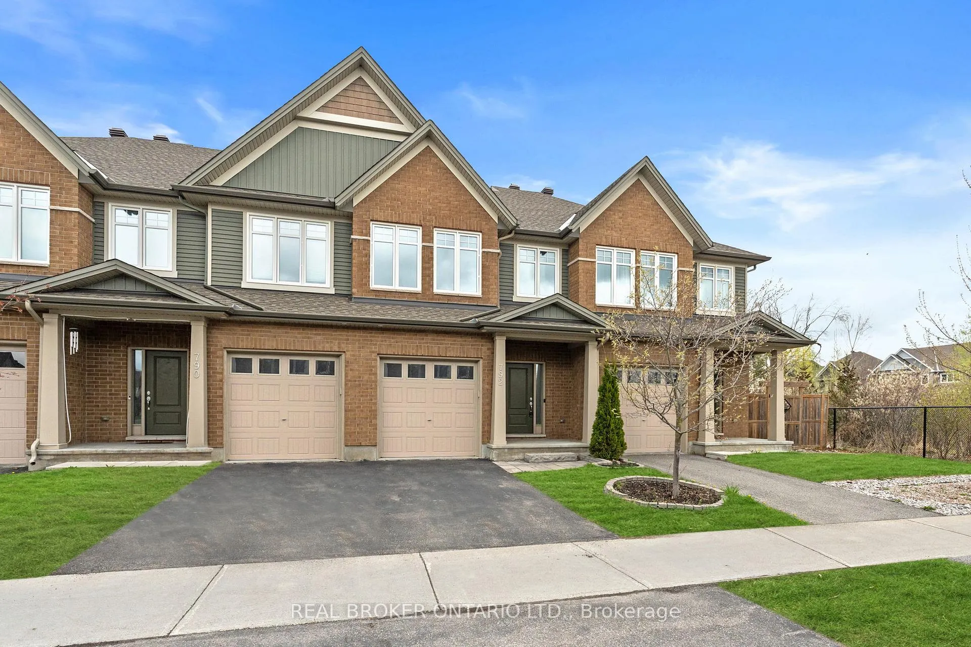 Photo 4 of 792 Cedar Creek Drive, Ottawa, Blossom Park/Kemp Park/Findlay Creek — HOMEH
