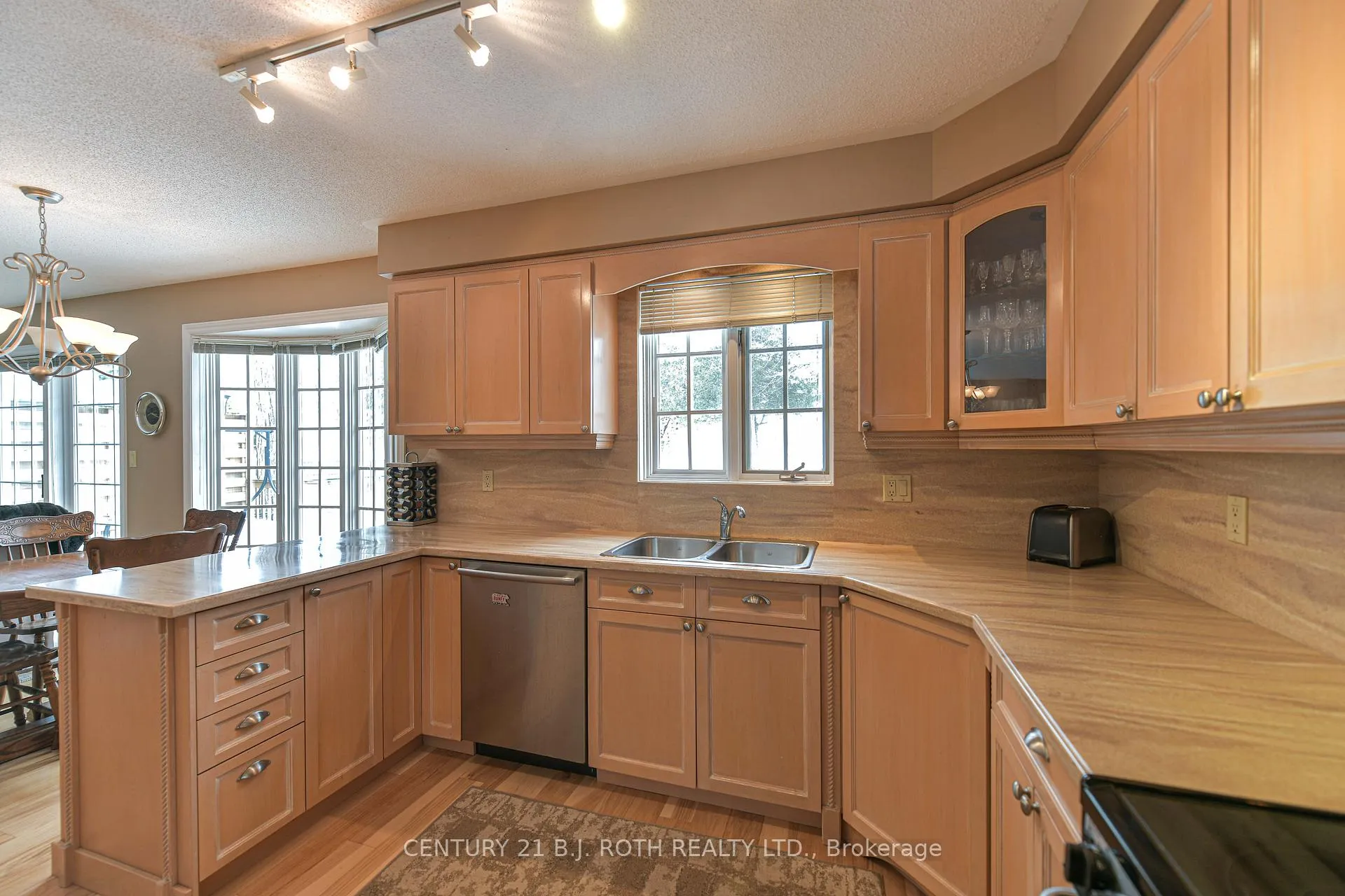 Photo 6 of 698 Broadview Avenue, Orillia — HOMEH