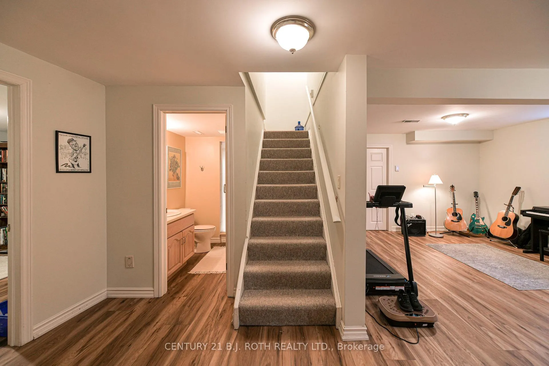 Photo 23 of 698 Broadview Avenue, Orillia — HOMEH