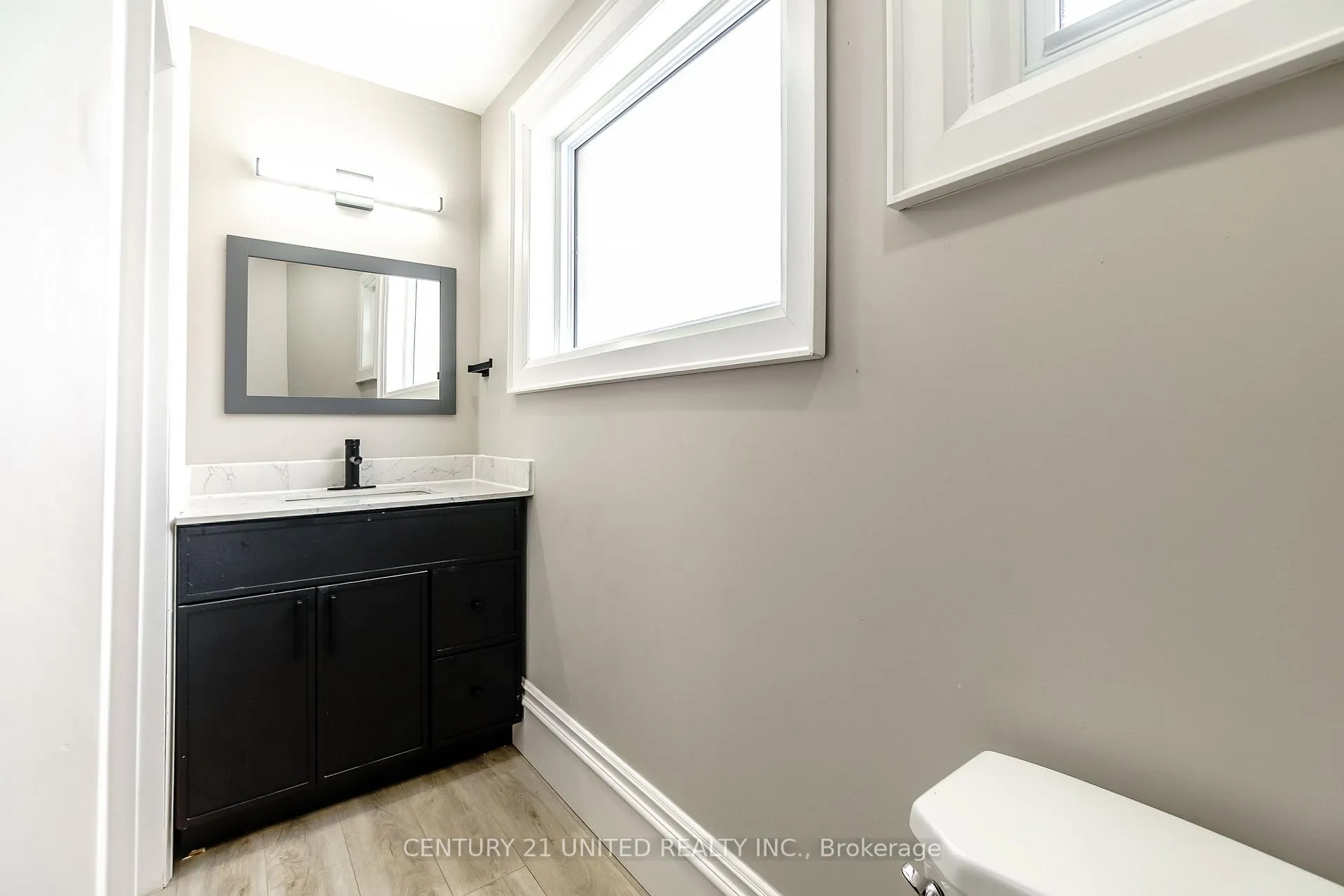 Photo 17 of 218 Park Street N, Peterborough, Town Ward 3 — HOMEH