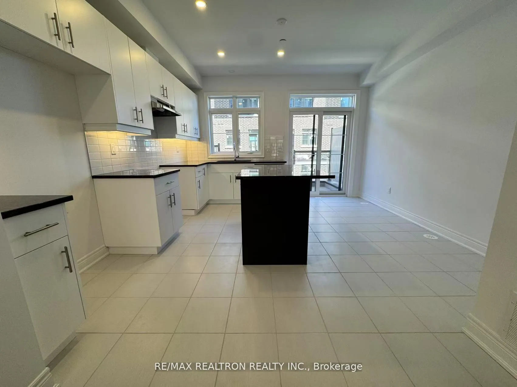 Photo 2 of Unit 39, 260 Melody Common, Oakville, River Oaks — HOMEH