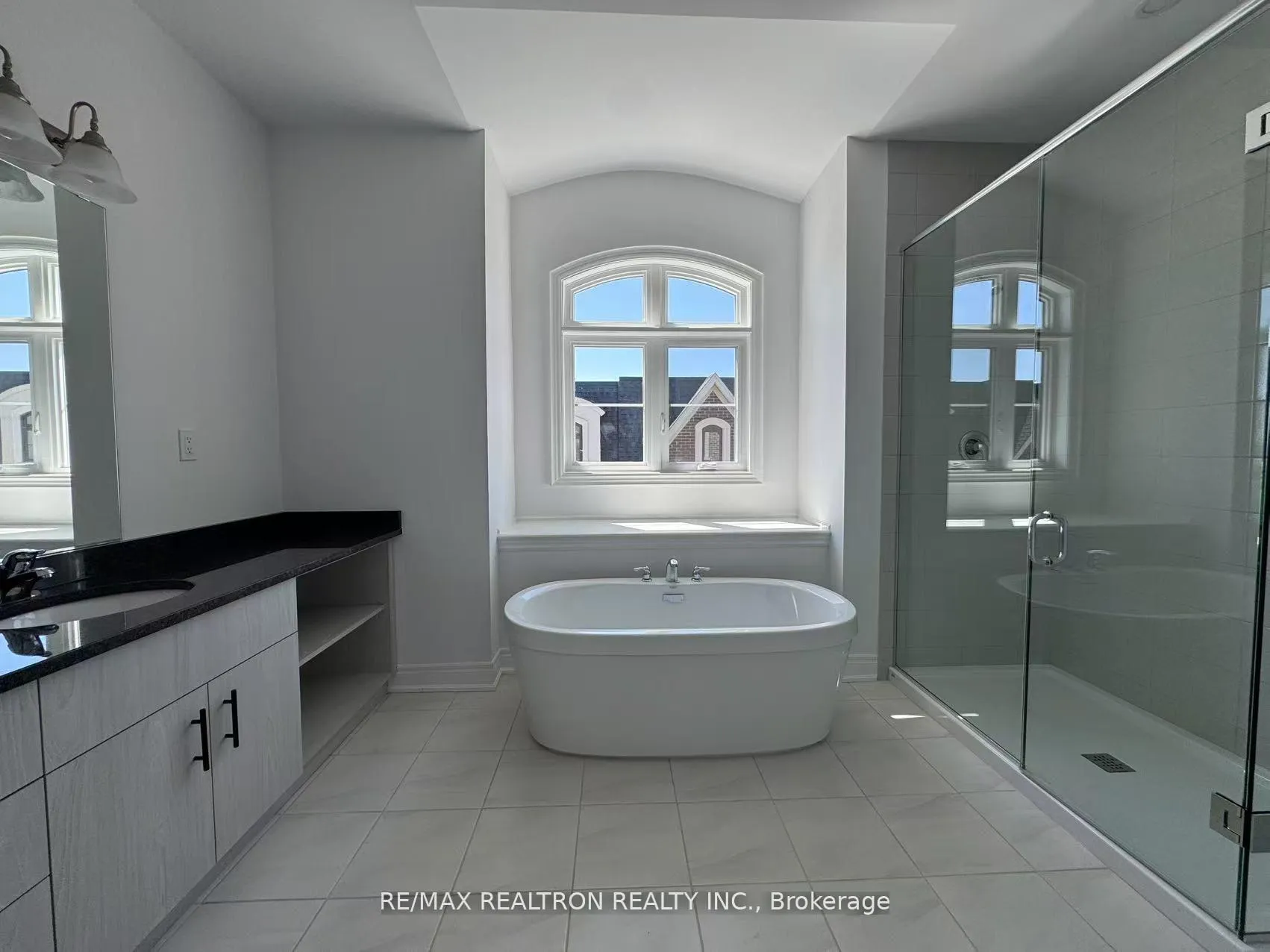 Photo 5 of Unit 39, 260 Melody Common, Oakville, River Oaks — HOMEH