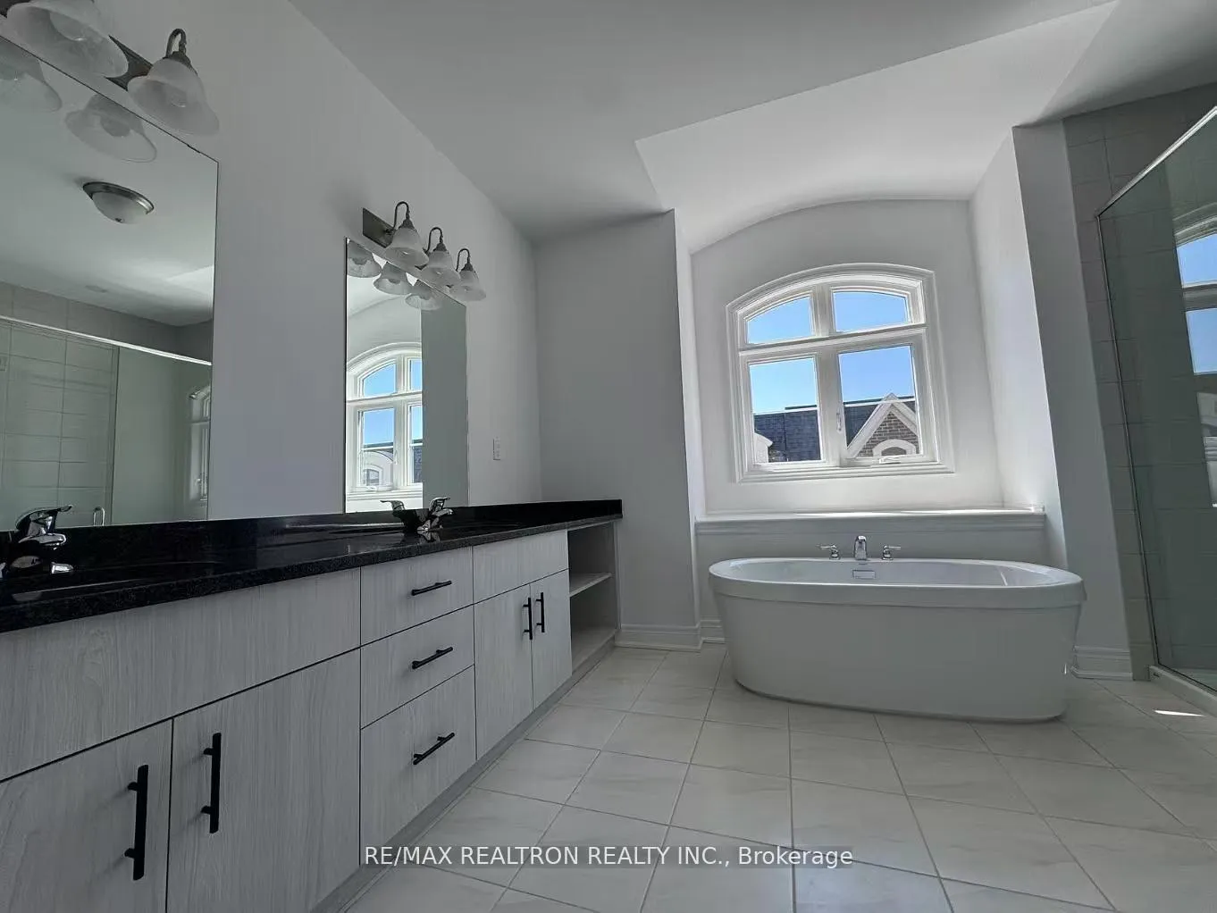 Photo 6 of Unit 39, 260 Melody Common, Oakville, River Oaks — HOMEH