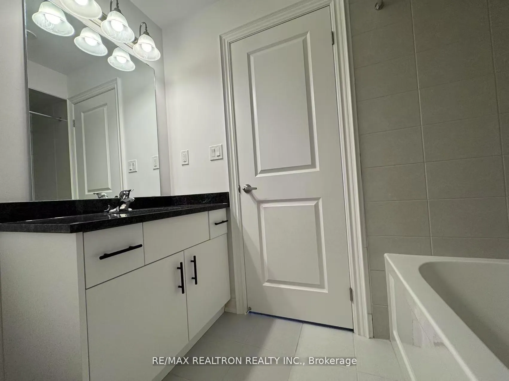 Photo 12 of Unit 39, 260 Melody Common, Oakville, River Oaks — HOMEH