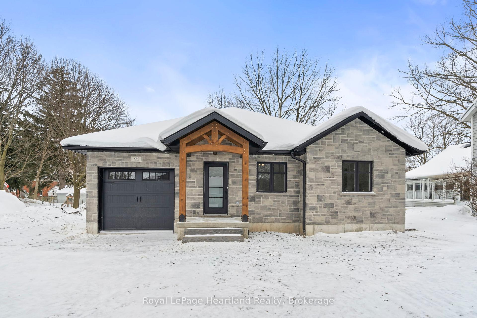 Front of 643 Fishleigh Street