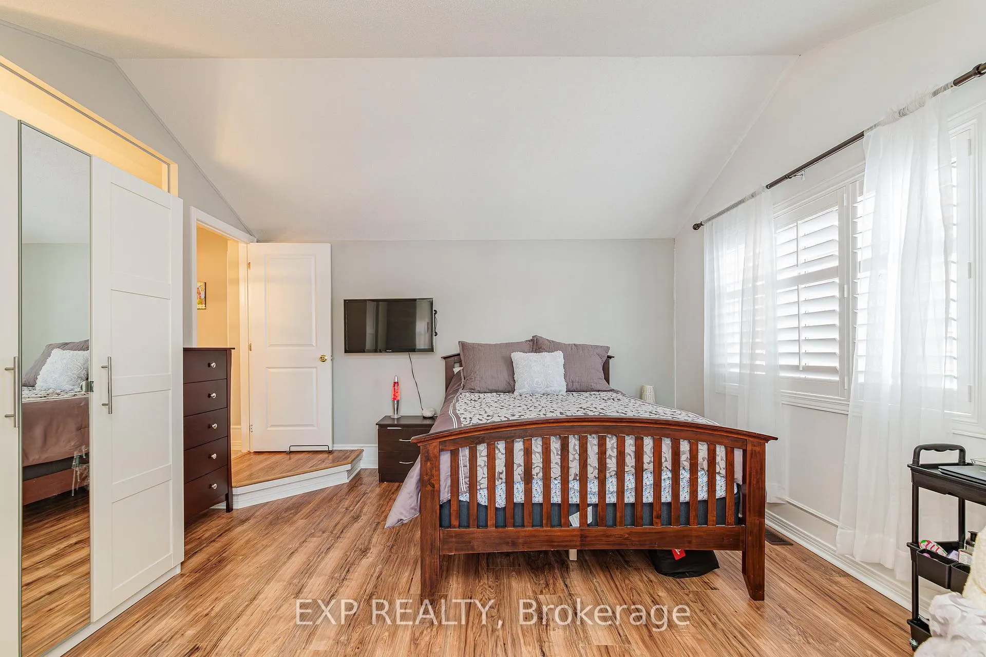 Photo 12 of 4466 Shoreline Drive, Ottawa, Riverside South/Gloucester Glen — HOMEH