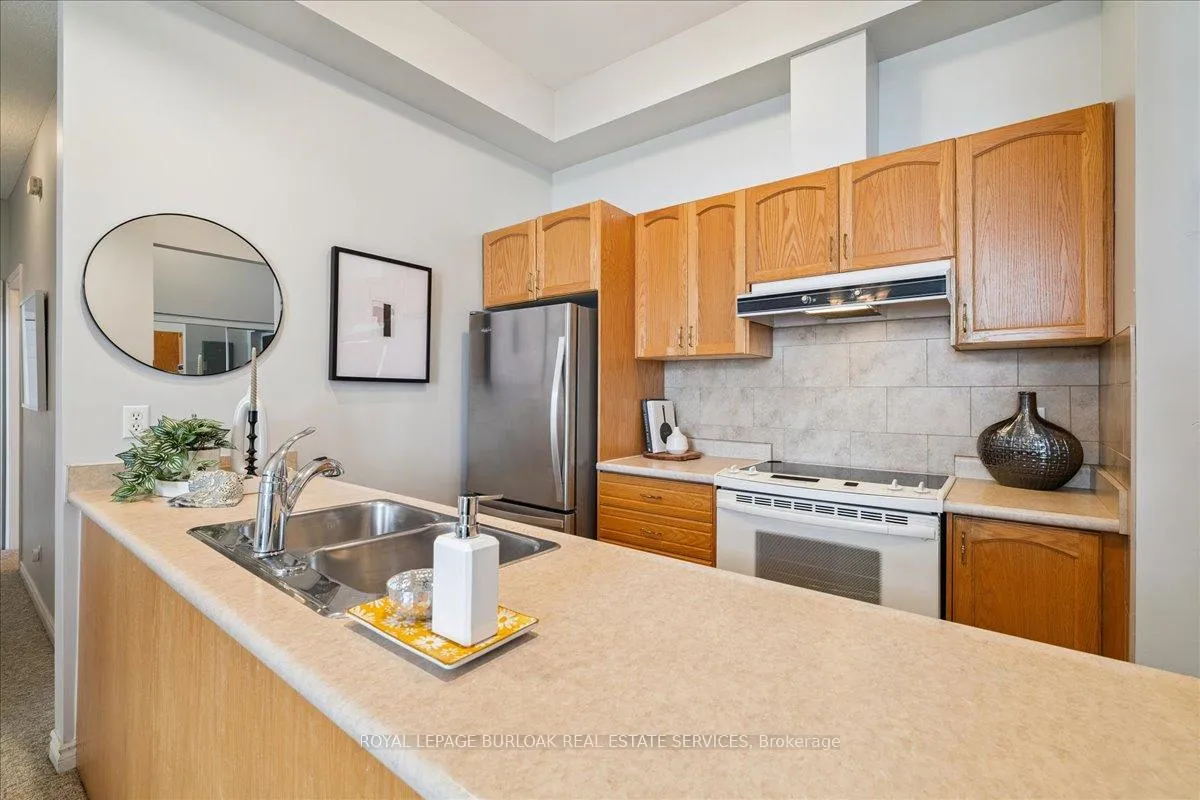 Photo 10 of Unit 108, 262 Dundas Street E, Hamilton, Waterdown — HOMEH