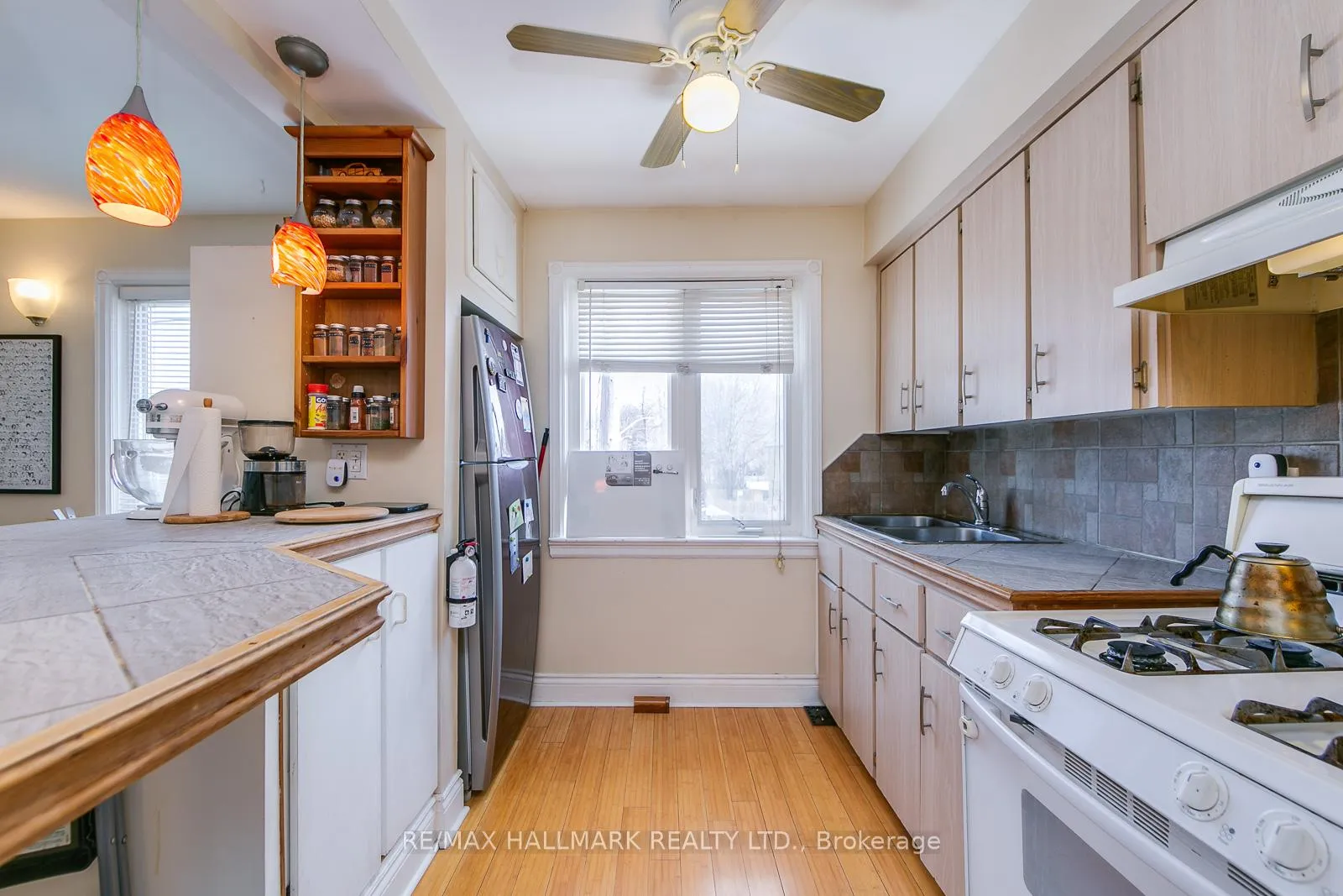 Photo 2 of Unit Upper, 96 Hertle Avenue, Toronto, Greenwood-Coxwell — HOMEH