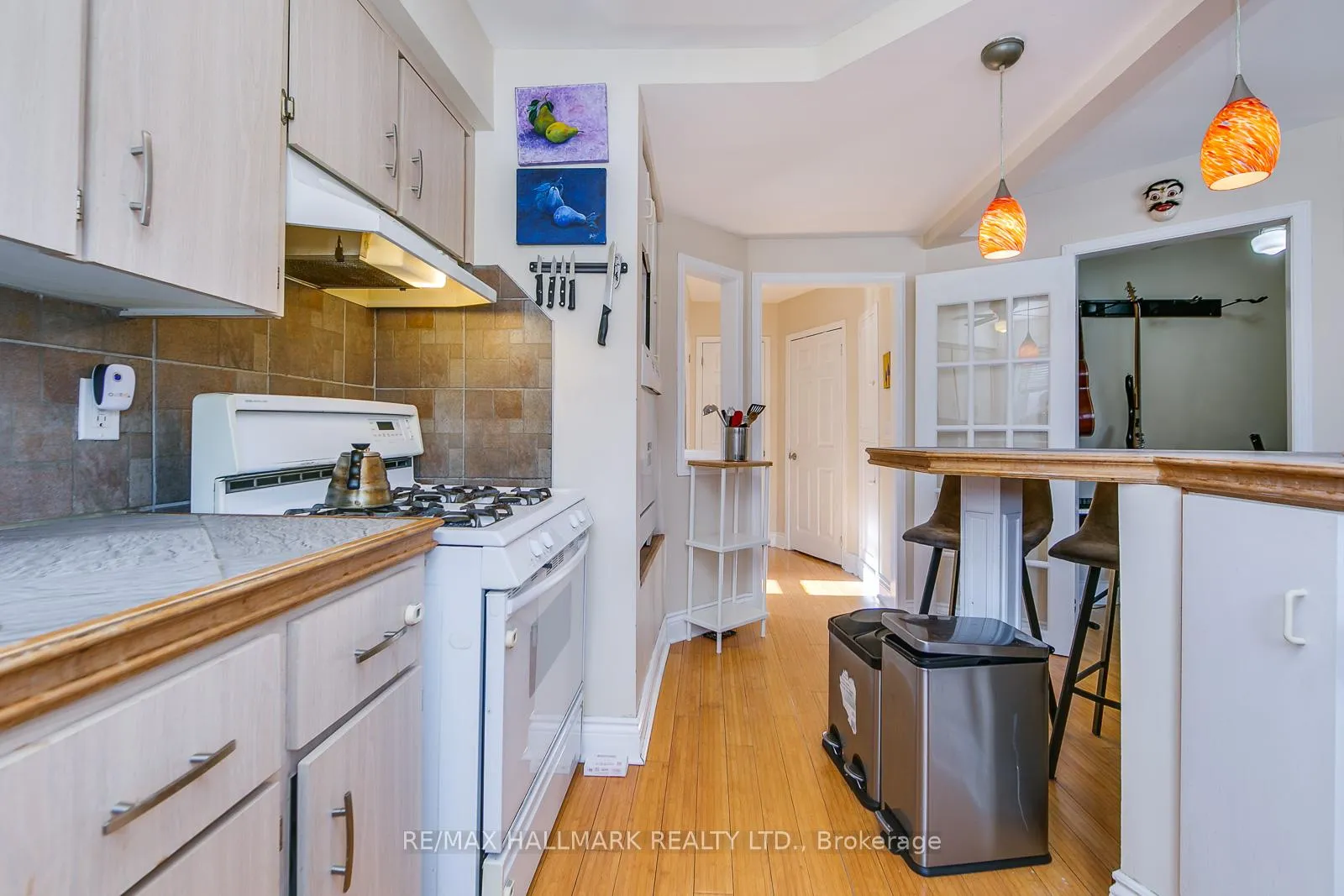 Photo 4 of Unit Upper, 96 Hertle Avenue, Toronto, Greenwood-Coxwell — HOMEH
