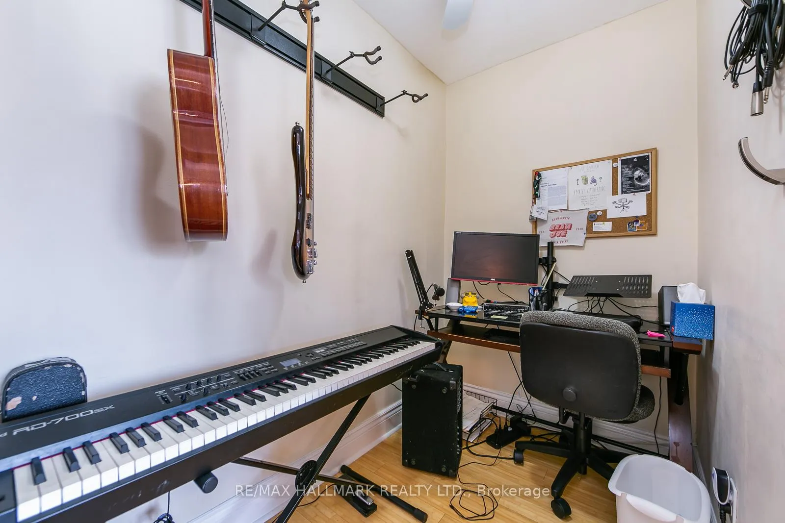 Photo 10 of Unit Upper, 96 Hertle Avenue, Toronto, Greenwood-Coxwell — HOMEH