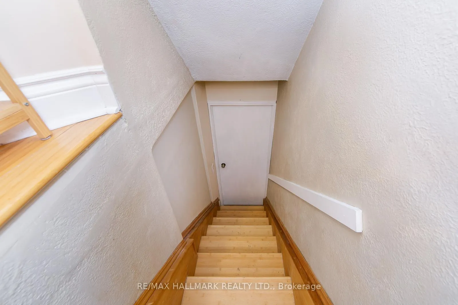Photo 19 of Unit Upper, 96 Hertle Avenue, Toronto, Greenwood-Coxwell — HOMEH