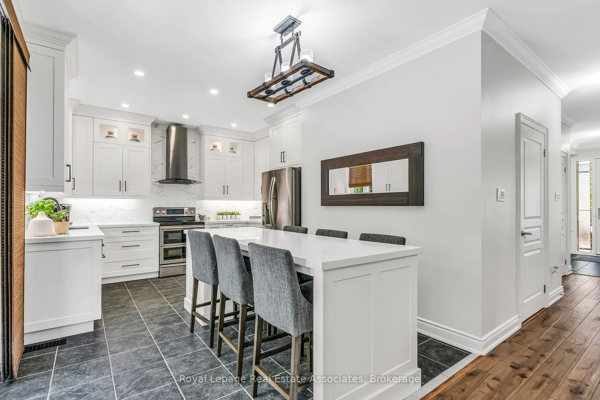 Photo 11 of 273 Duskywing Way, Oakville, Bronte — HOMEH