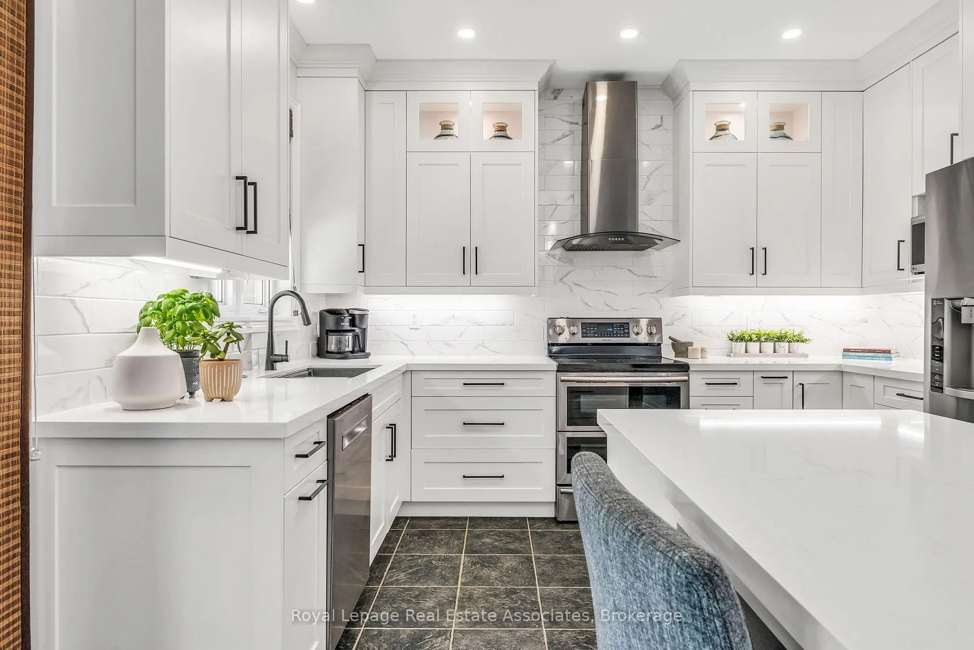Photo 13 of 273 Duskywing Way, Oakville, Bronte — HOMEH