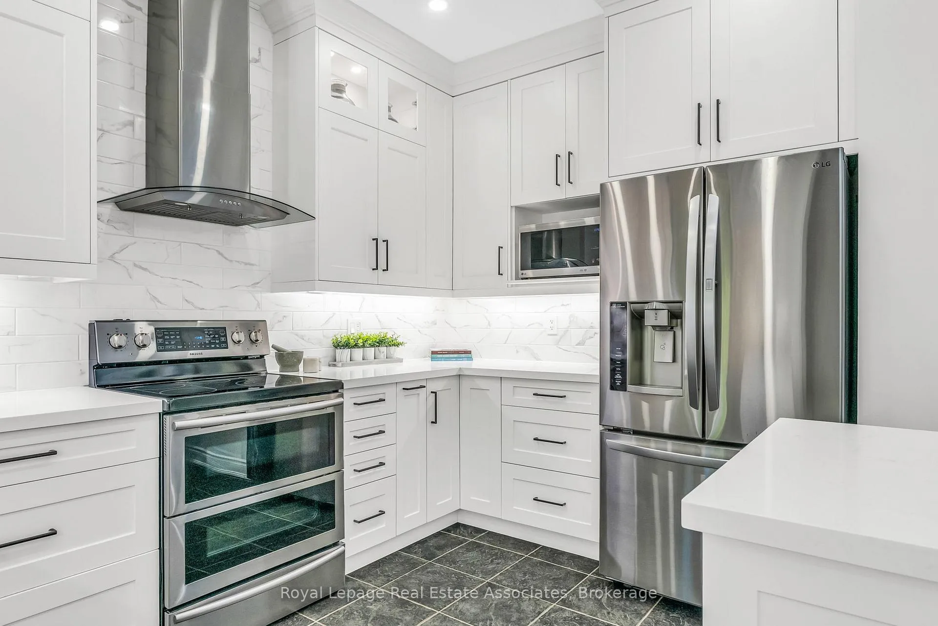 Photo 14 of 273 Duskywing Way, Oakville, Bronte — HOMEH