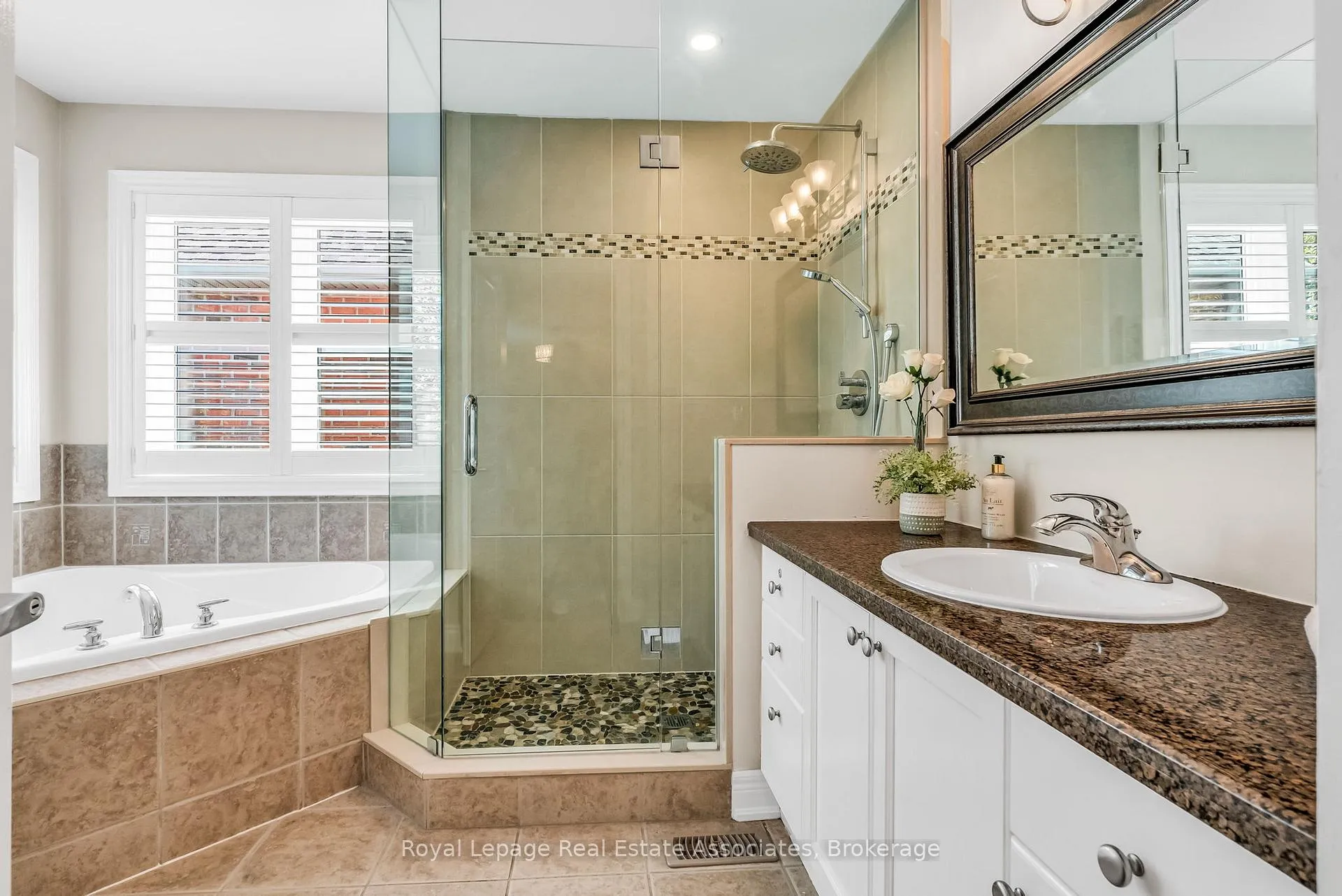 Photo 34 of 273 Duskywing Way, Oakville, Bronte — HOMEH