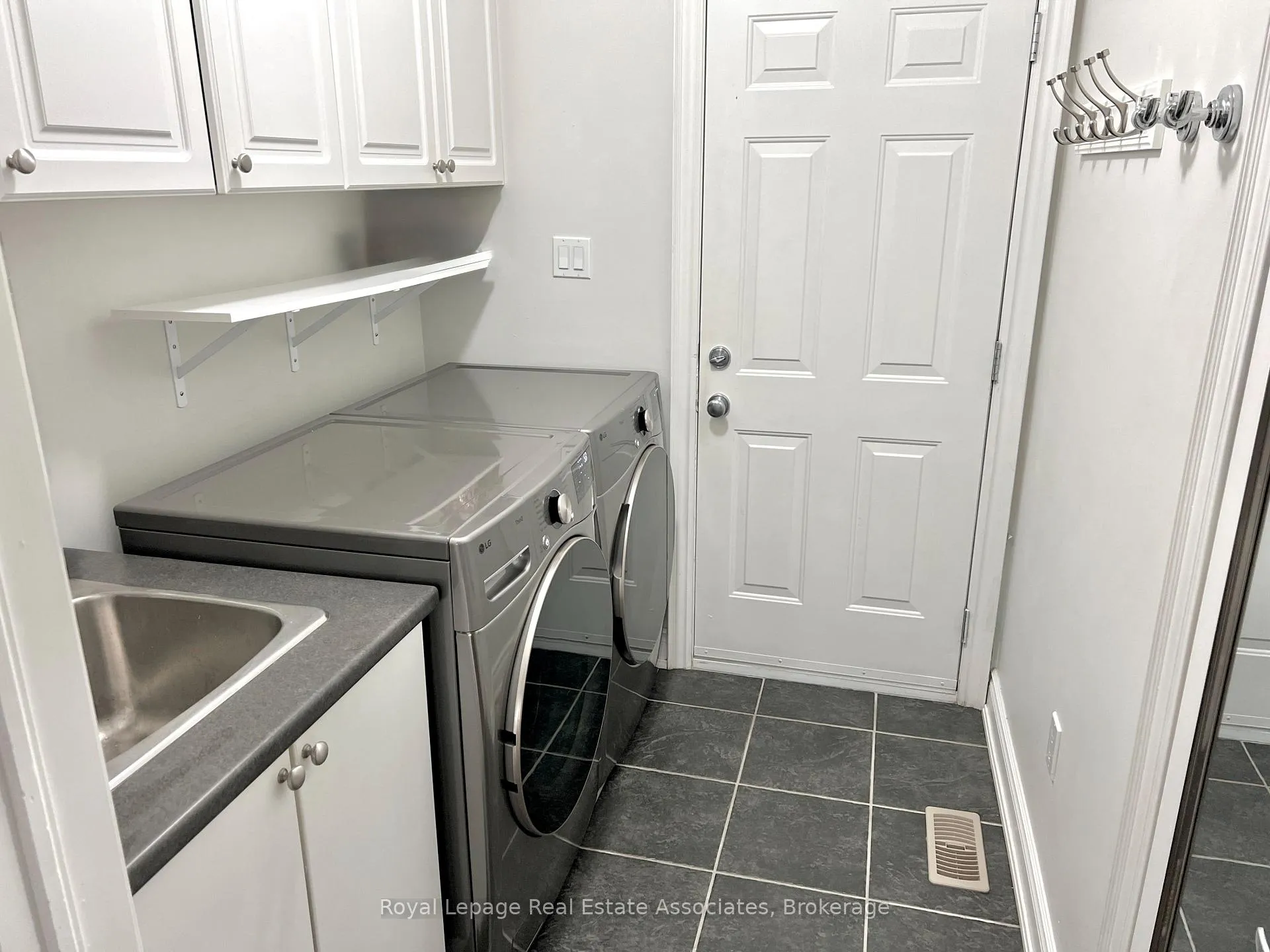 Photo 21 of 273 Duskywing Way, Oakville, Bronte — HOMEH