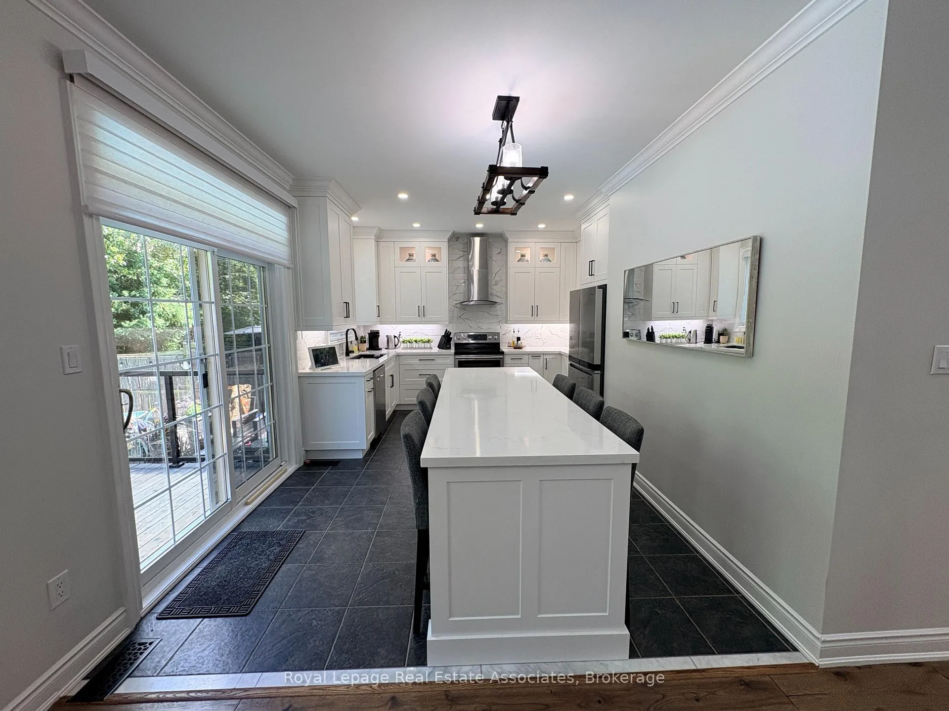 Photo 10 of 273 Duskywing Way, Oakville, Bronte — HOMEH