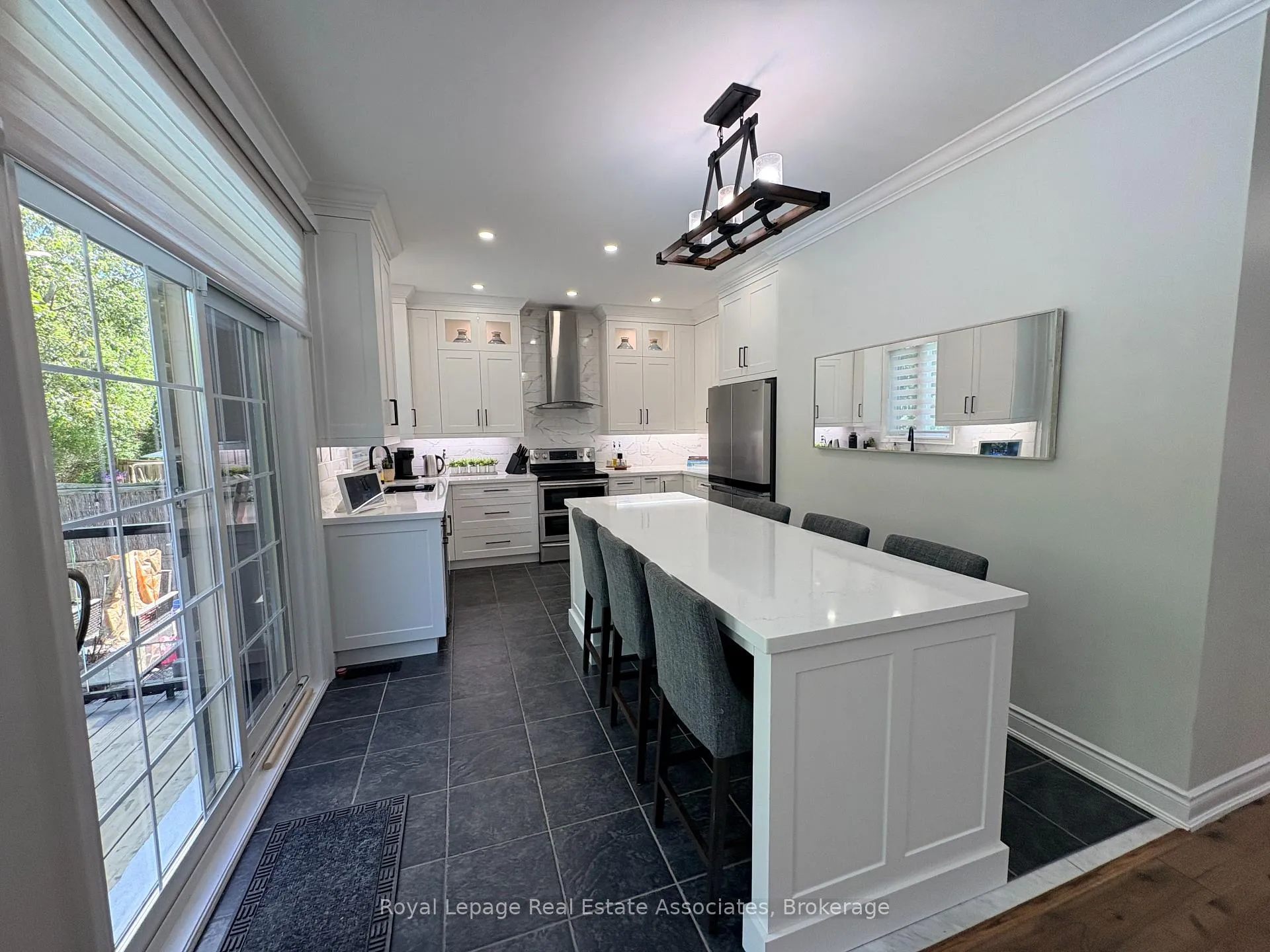 Photo 12 of 273 Duskywing Way, Oakville, Bronte — HOMEH