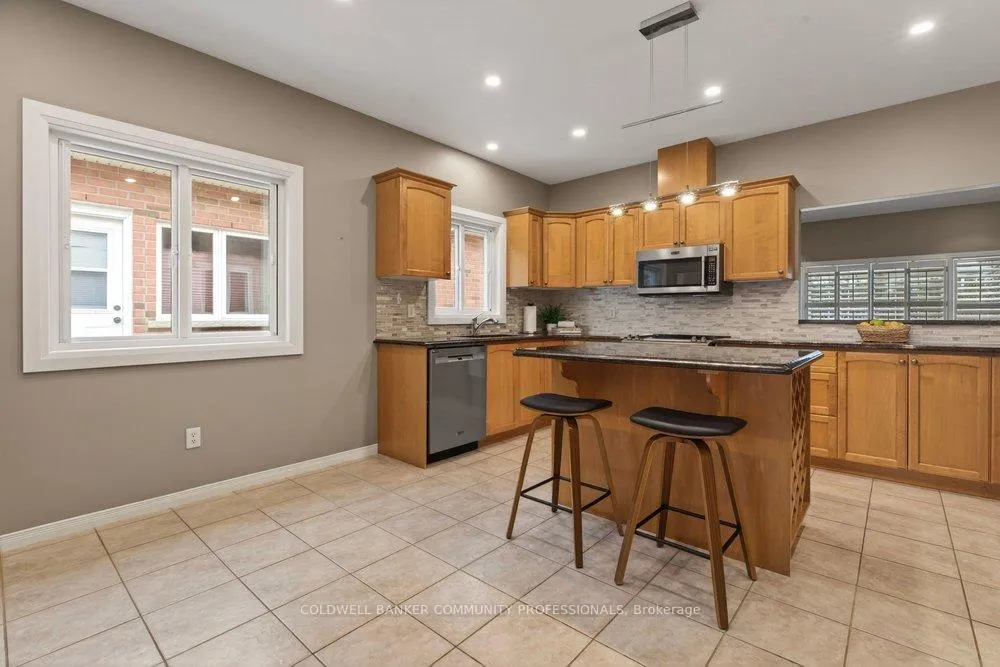 Photo 2 of 37 Garth Trails Crescent, Hamilton, Rural Glanbrook — HOMEH