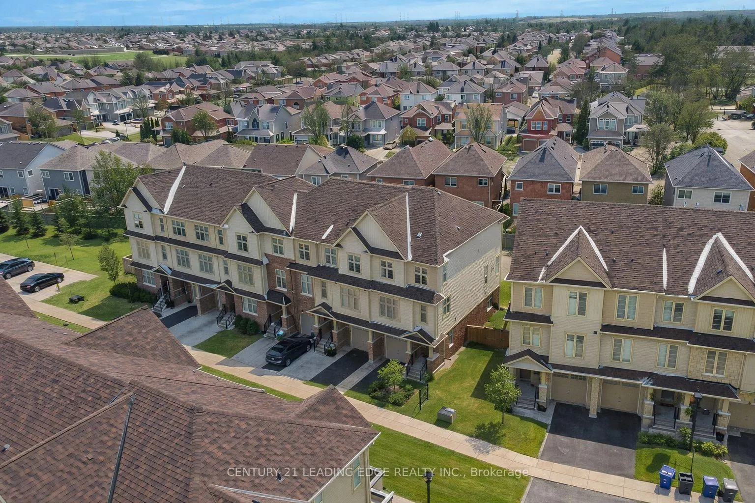 Photo 4 of 31 Westbury Way, Whitby, Brooklin — HOMEH