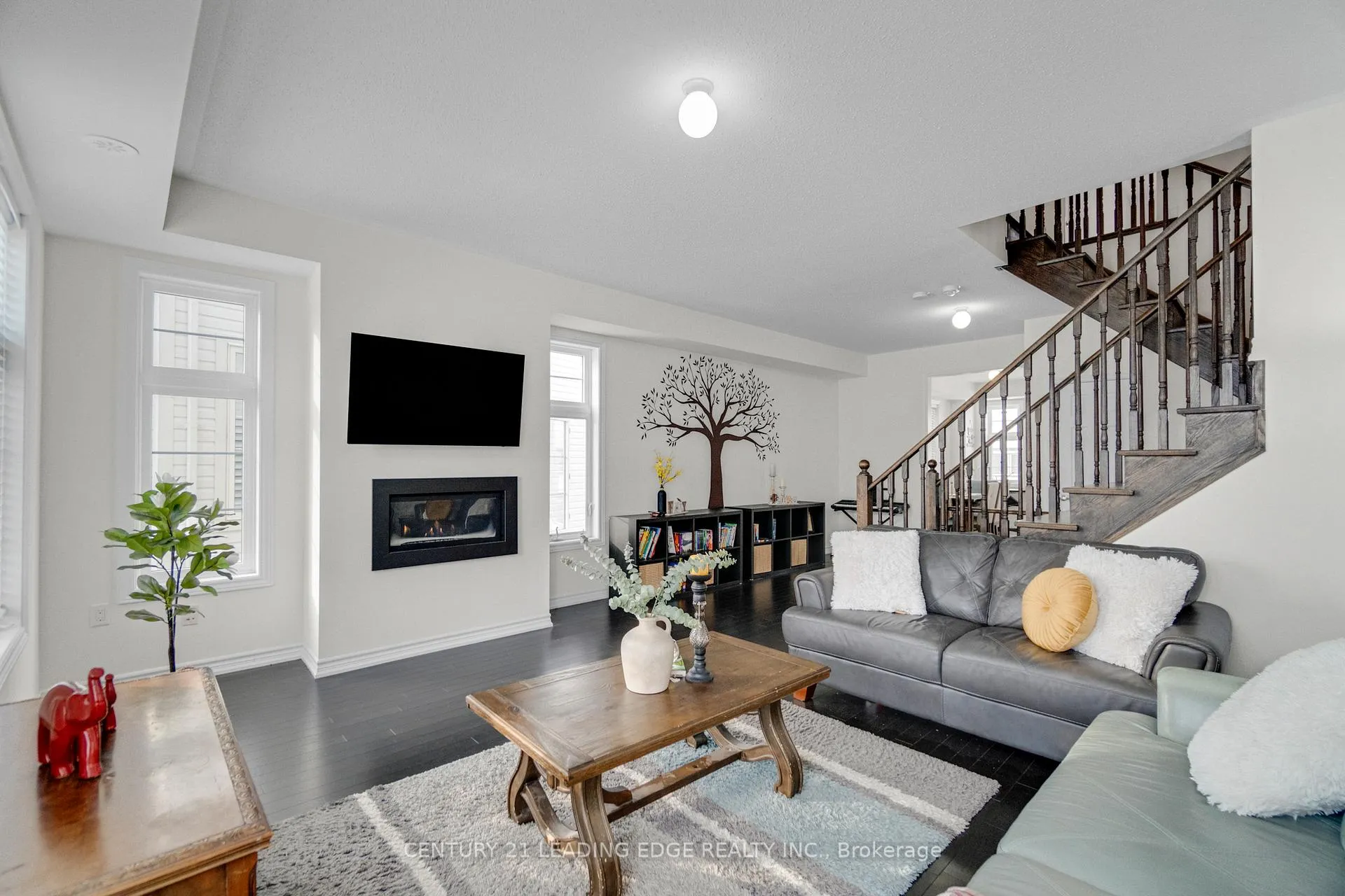 Photo 7 of 31 Westbury Way, Whitby, Brooklin — HOMEH