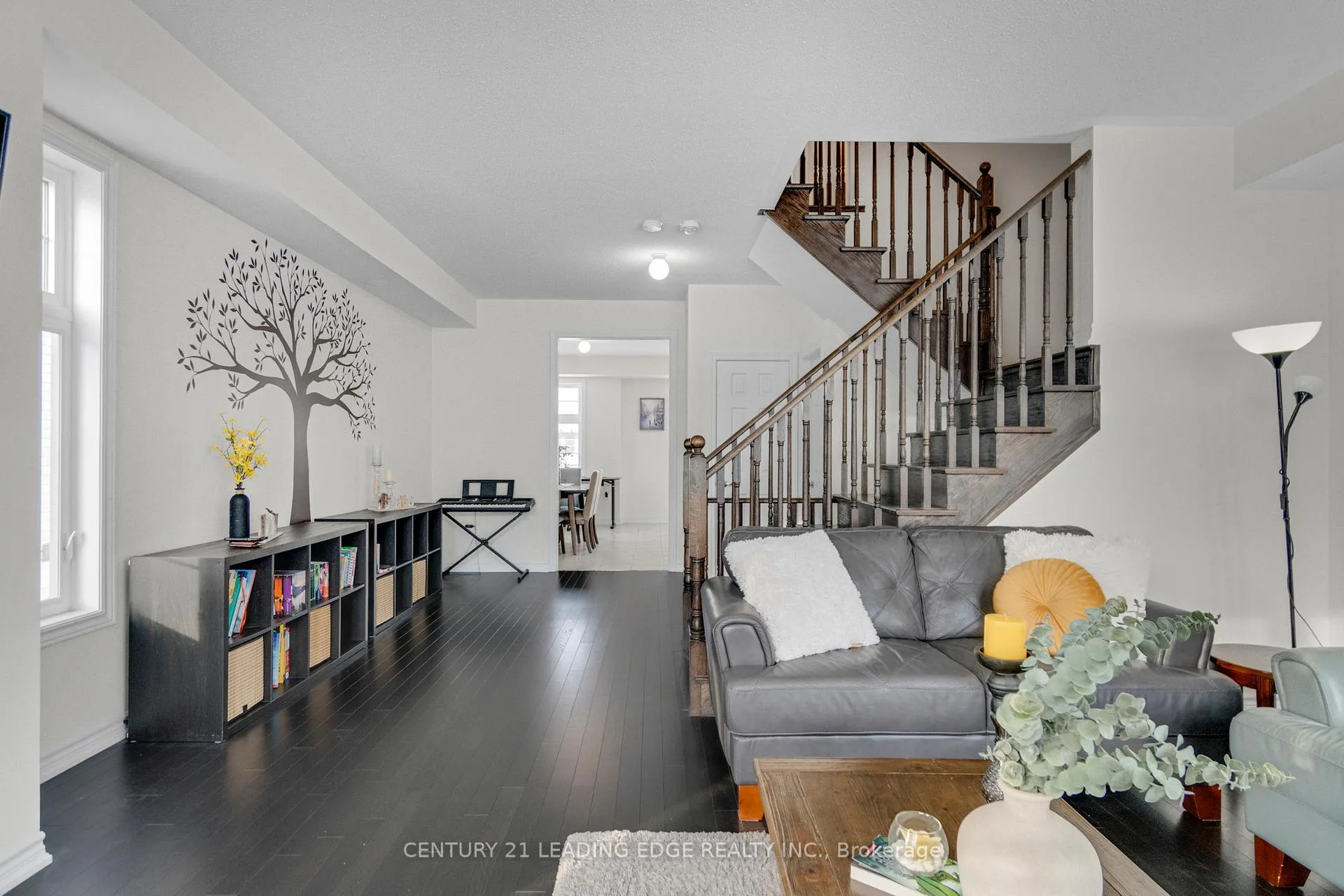 Photo 10 of 31 Westbury Way, Whitby, Brooklin — HOMEH