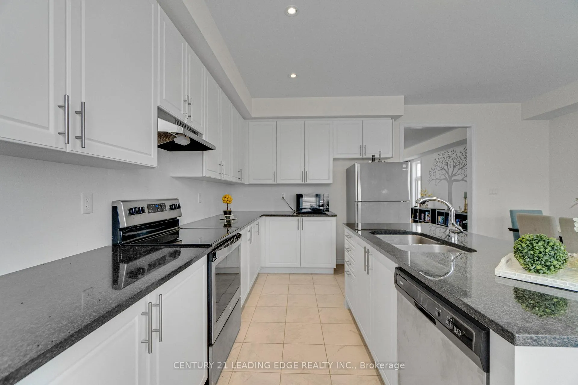 Photo 15 of 31 Westbury Way, Whitby, Brooklin — HOMEH