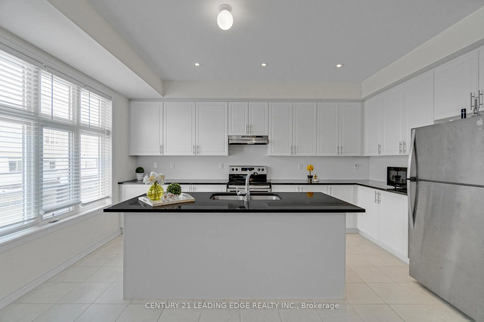 Photo 16 of 31 Westbury Way, Whitby, Brooklin — HOMEH