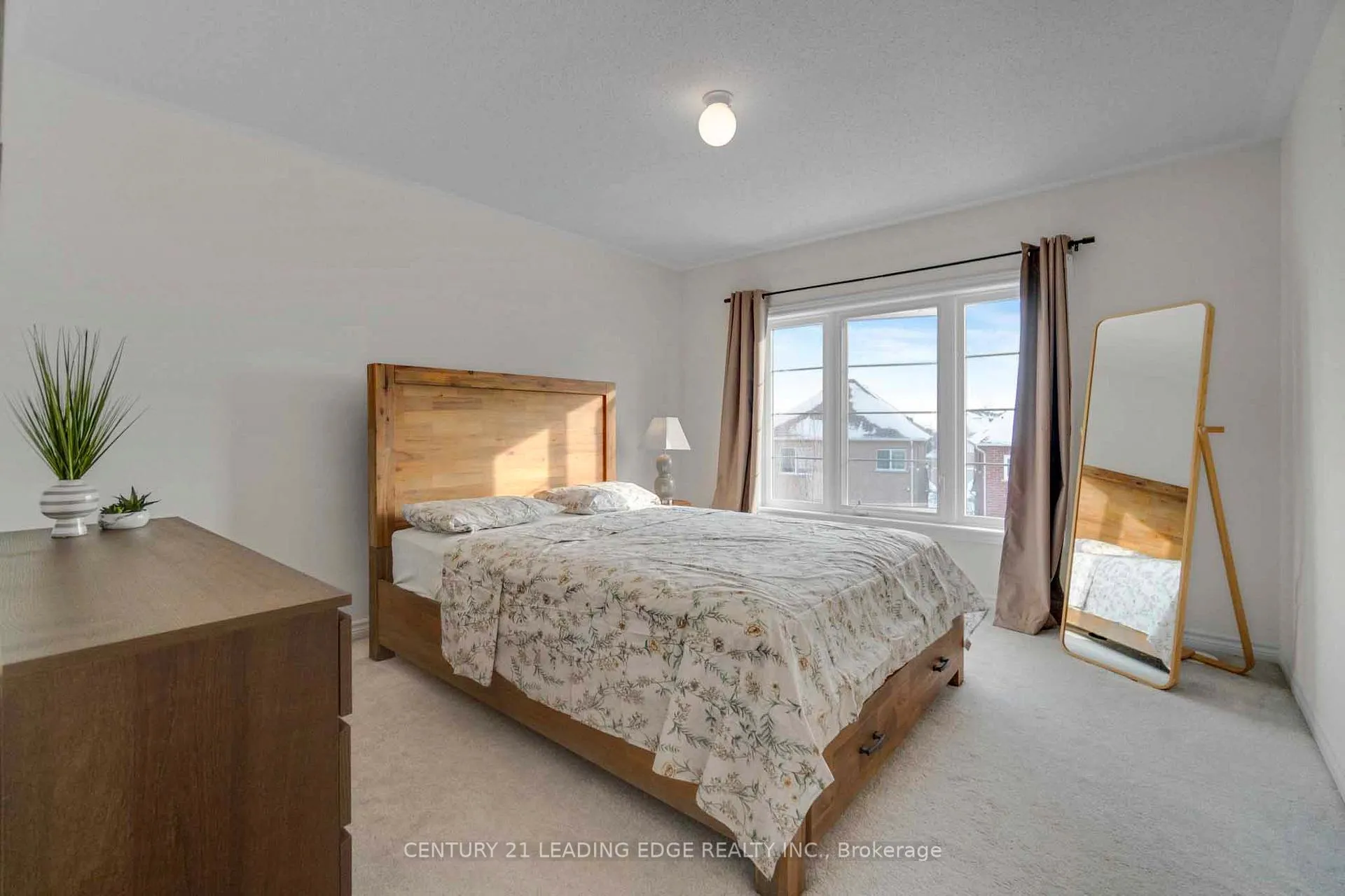 Photo 22 of 31 Westbury Way, Whitby, Brooklin — HOMEH