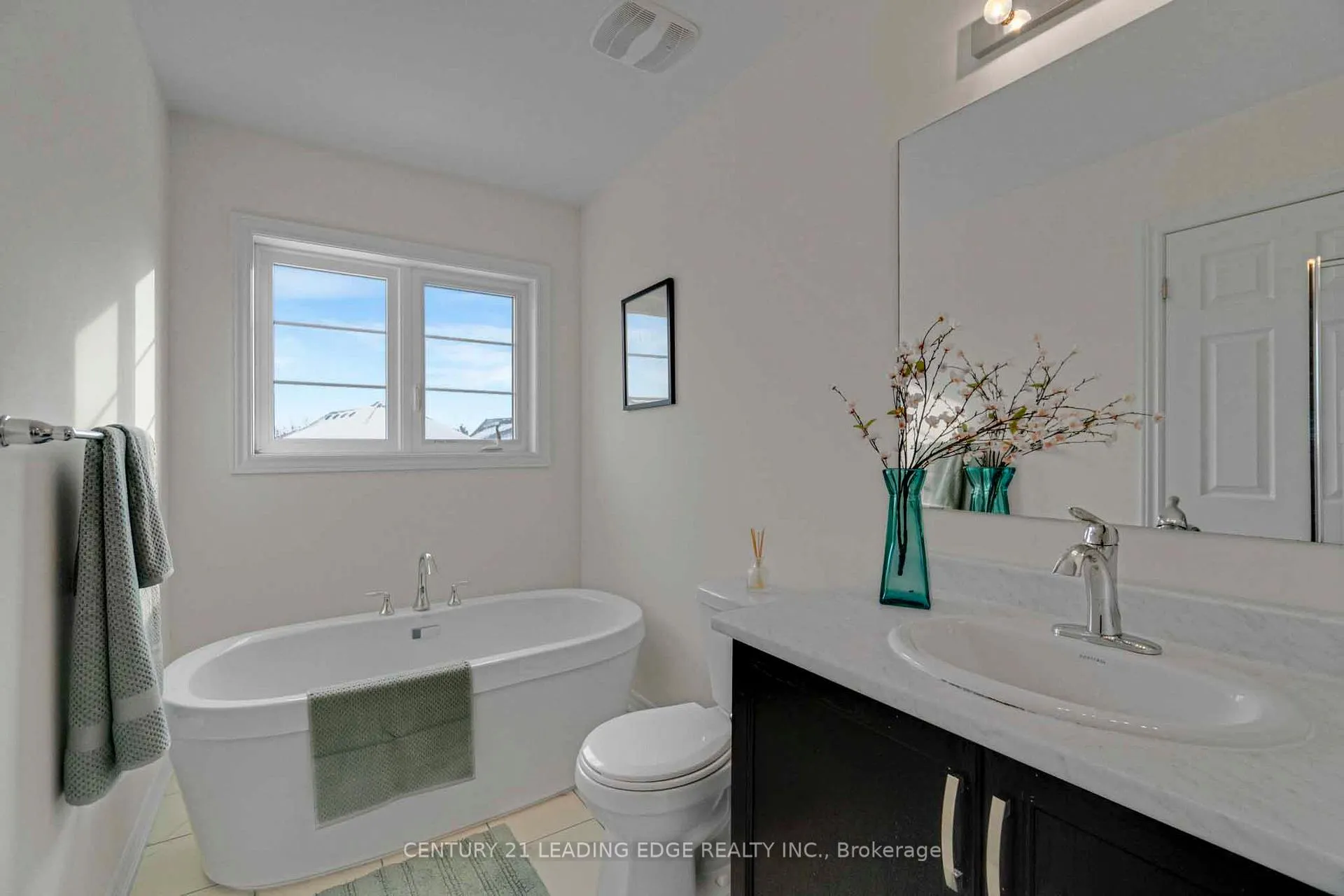Photo 26 of 31 Westbury Way, Whitby, Brooklin — HOMEH