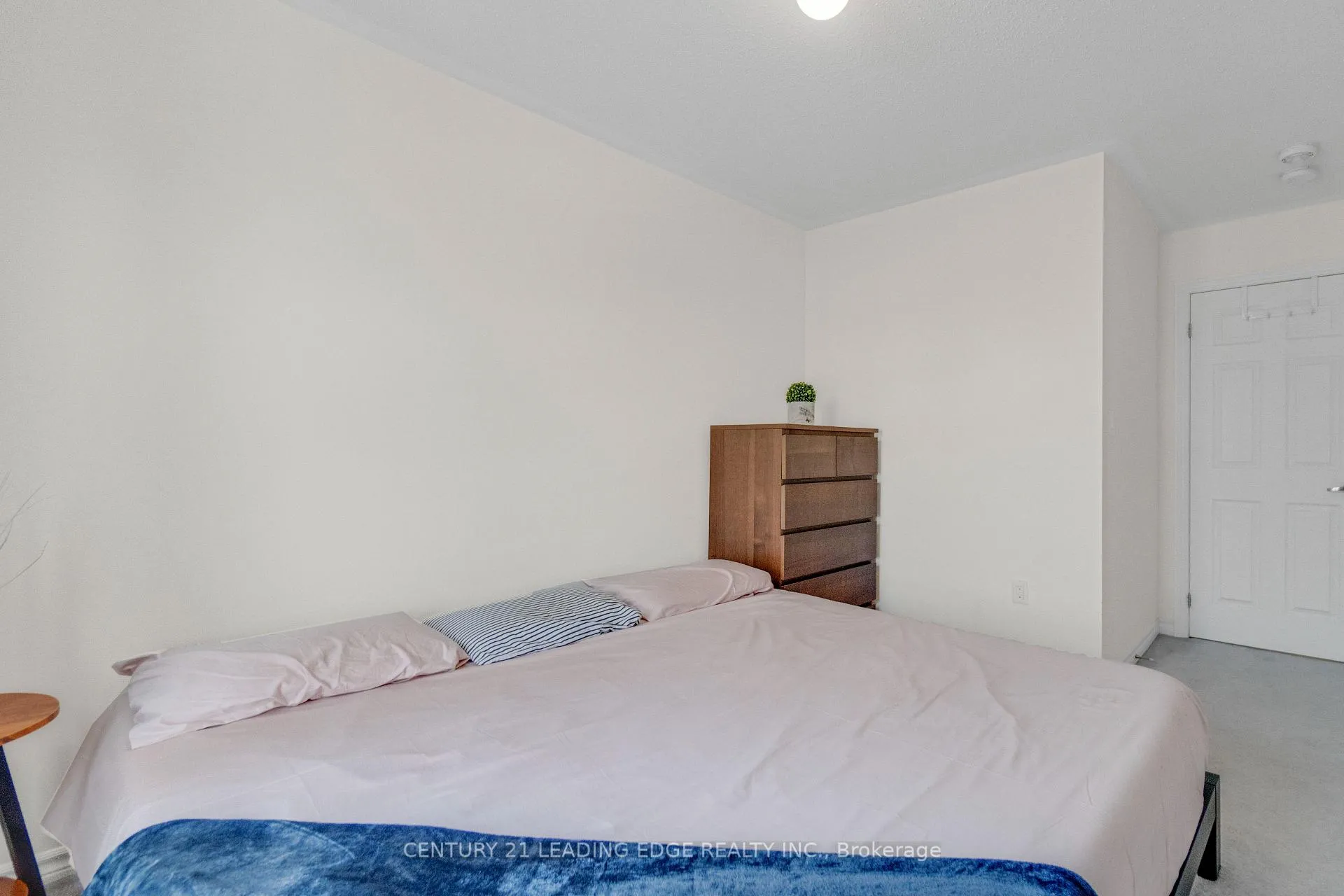 Photo 30 of 31 Westbury Way, Whitby, Brooklin — HOMEH