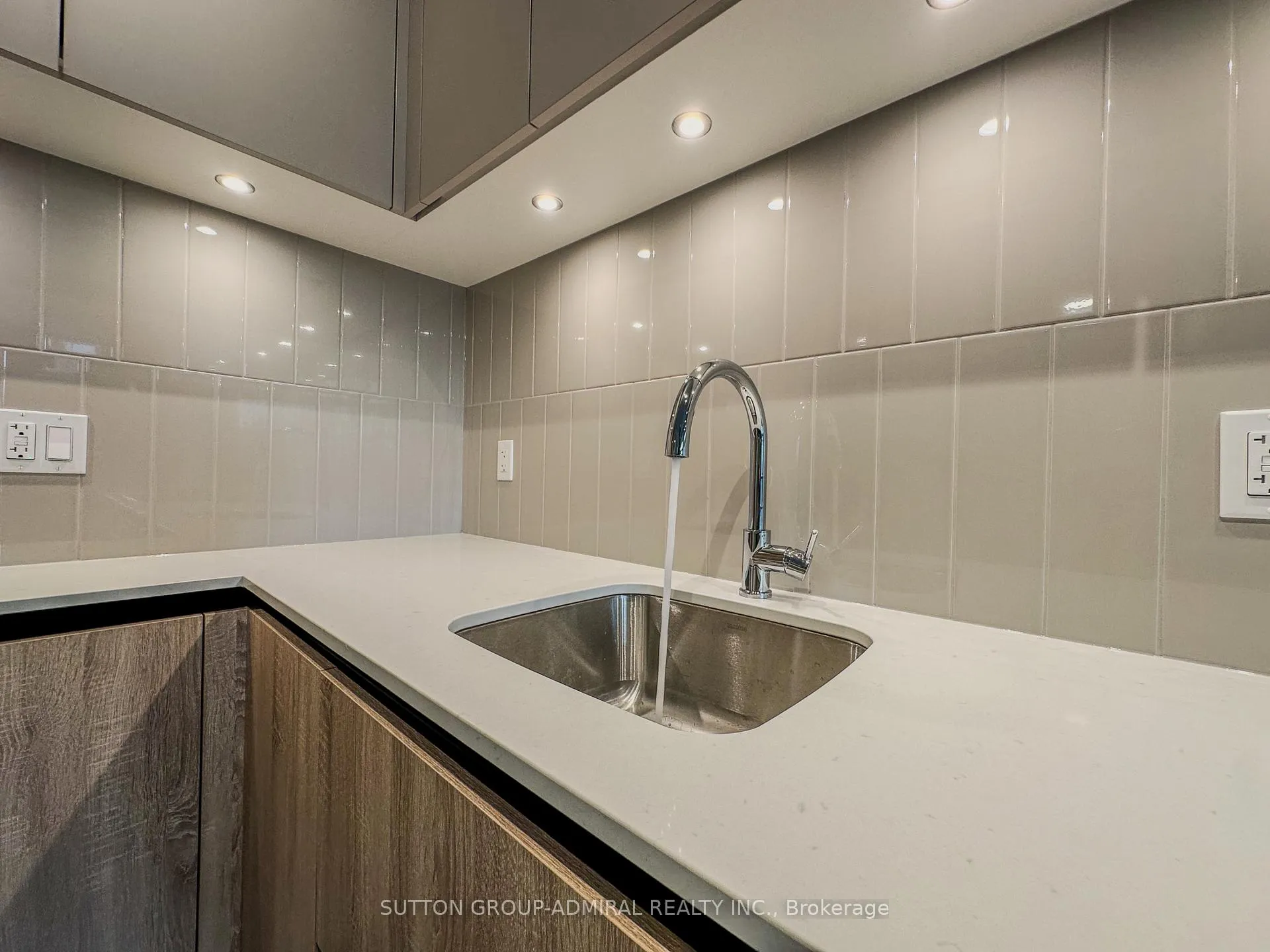 Photo 3 of Unit 307, 8 Beverley Glen Boulevard, Vaughan, Beverley Glen — HOMEH