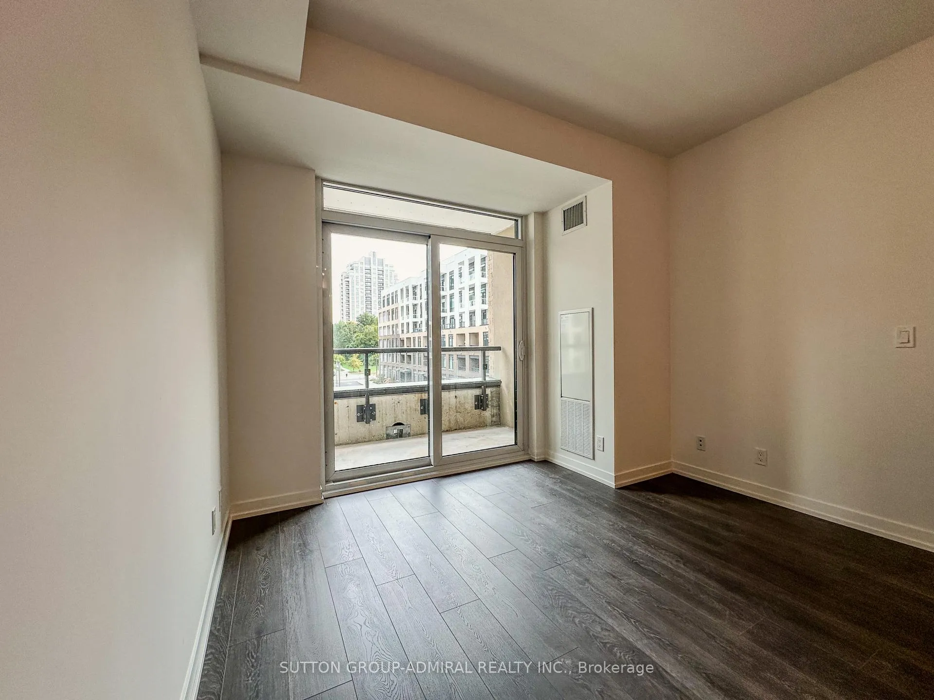 Photo 5 of Unit 307, 8 Beverley Glen Boulevard, Vaughan, Beverley Glen — HOMEH
